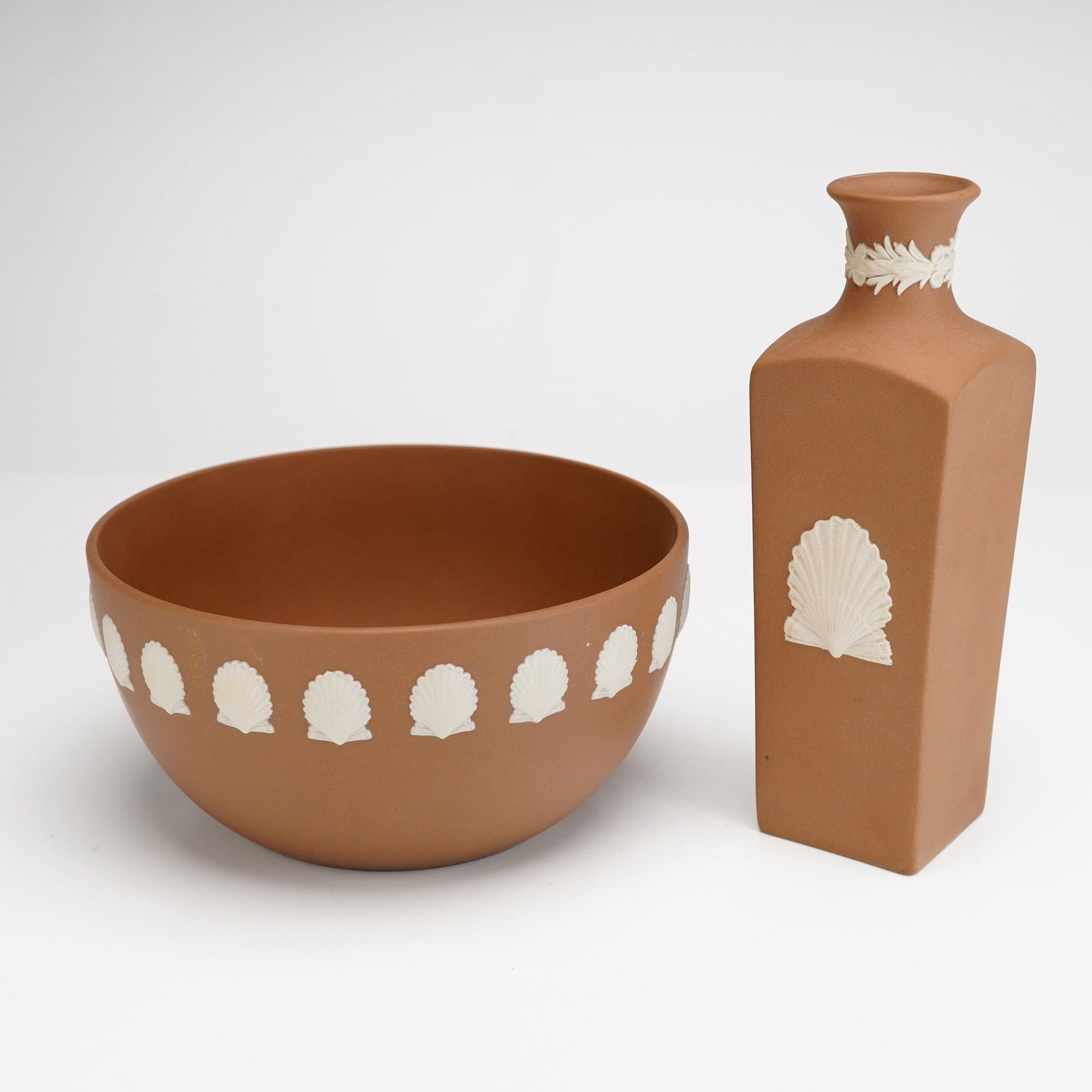 Two Pieces of Wedgwood Brown Jasperware Nautical Shell Bowl and Bud Vase (1 of 5)