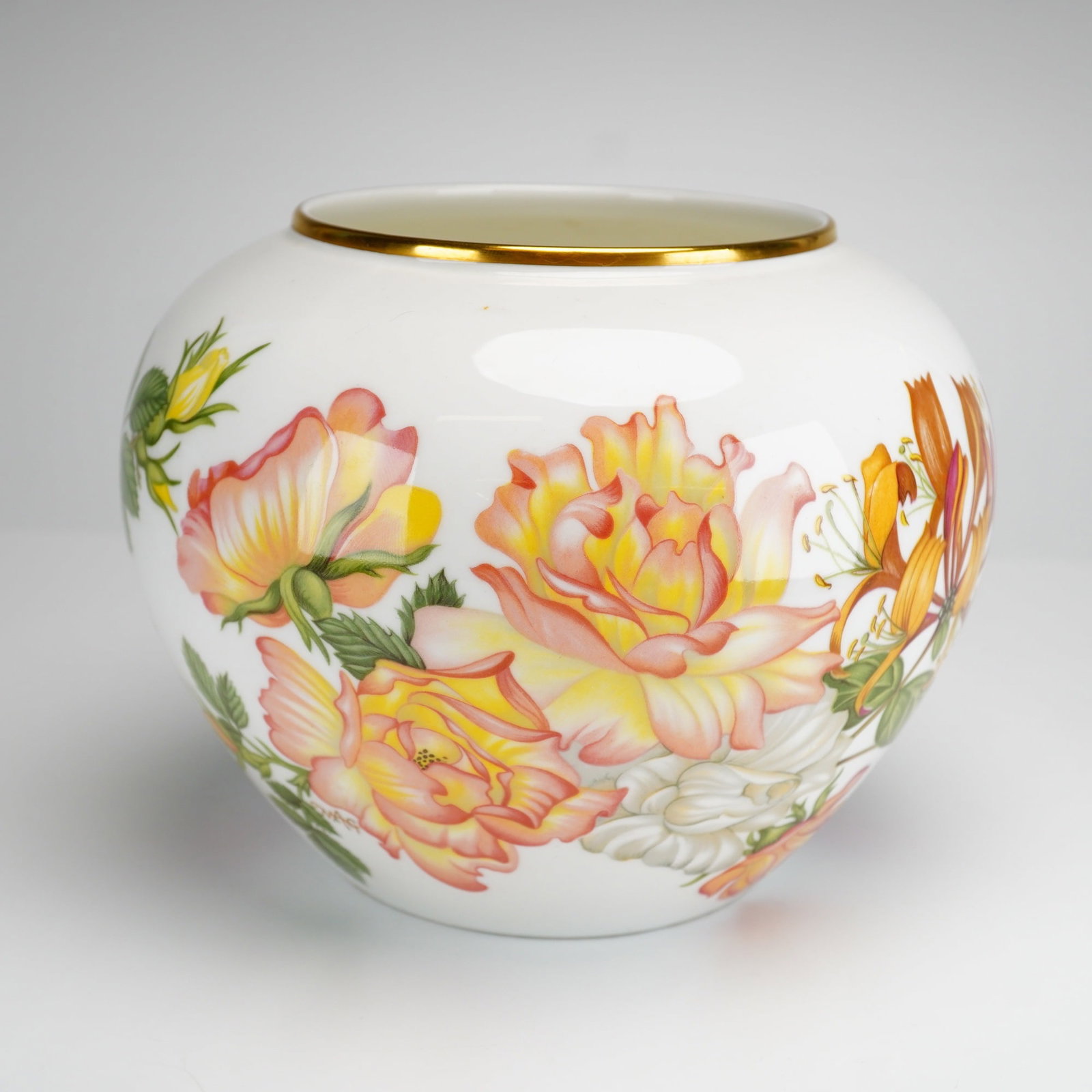 Wedgwood Bone China Royal Horticultural Society Commemorative Rose Bowl Vase, 1980: A globular-form bone china vase, also known as a rose bowl, produced by Wedgwood in England. This item was privately commissioned for the Royal Horticultural Society in 1980. The body features
