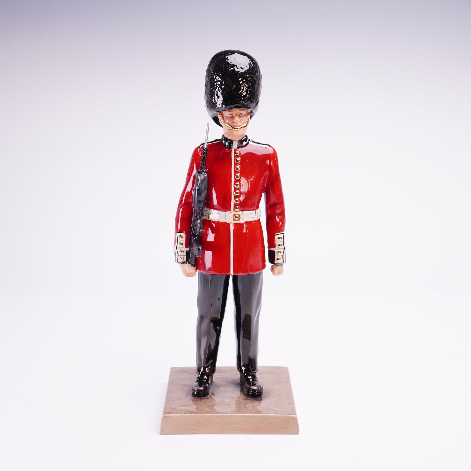 Royal Doulton Figurine Guardsman HN5363 (1 of 3)