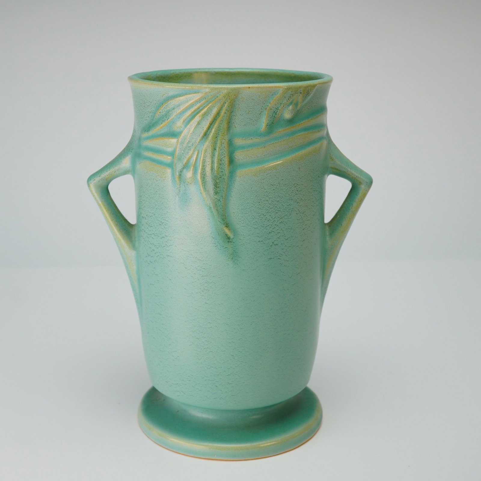 Roseville Pottery Crystaline Green Vase, Velmoss II (1 of 3)