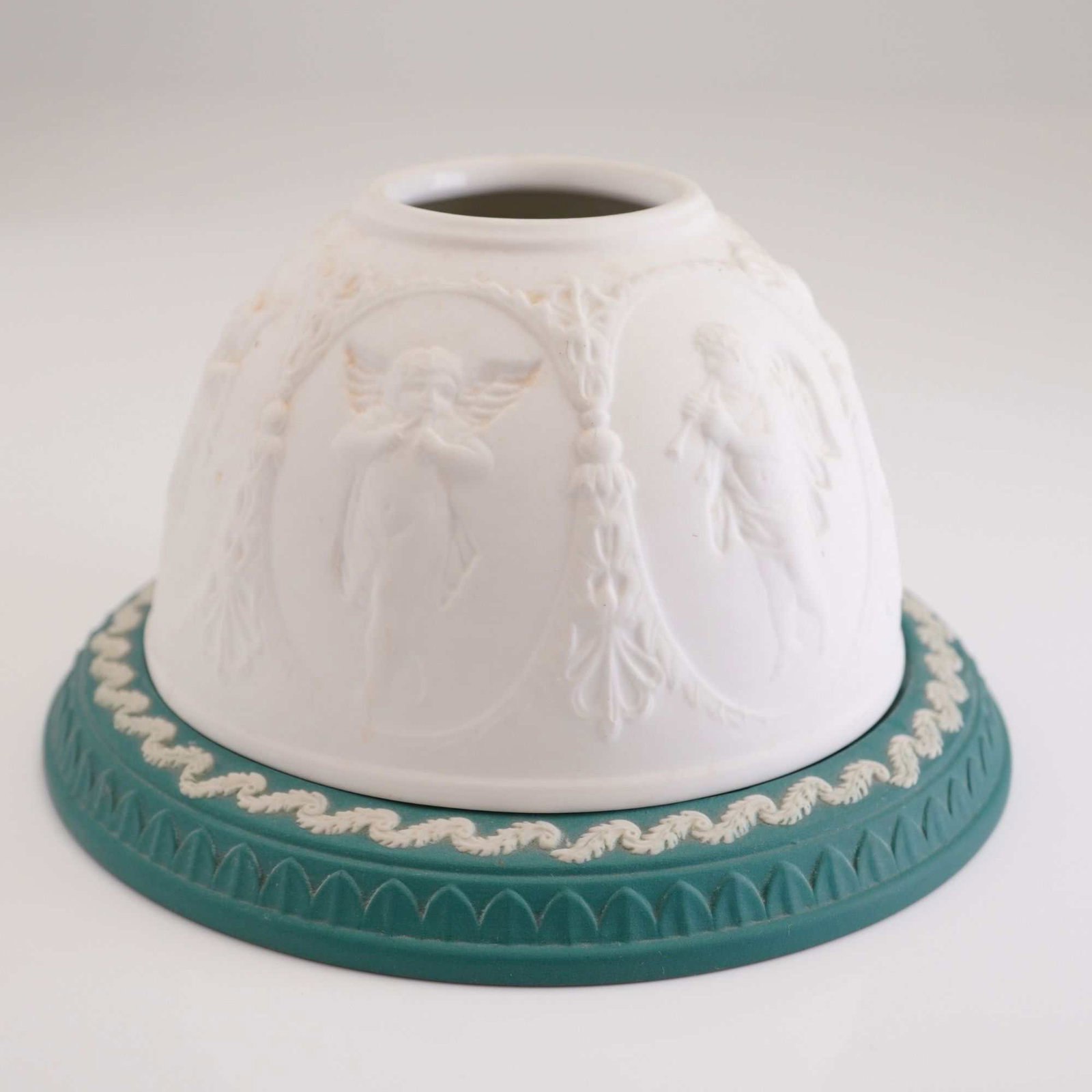 Wedgwood Spruce Green Jasperware Lithophane Fairy Lamp (1 of 3)