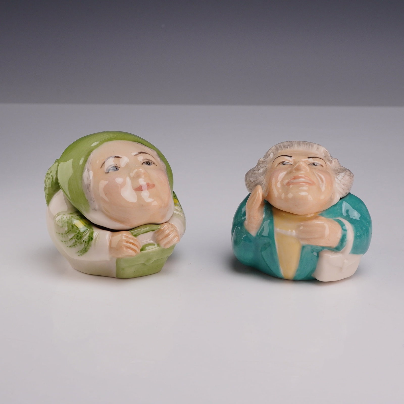 Two Kevin Francis Face Pots, H.M. Queen Elizabeth II and H.M. The Queen Mother (1 of 4)