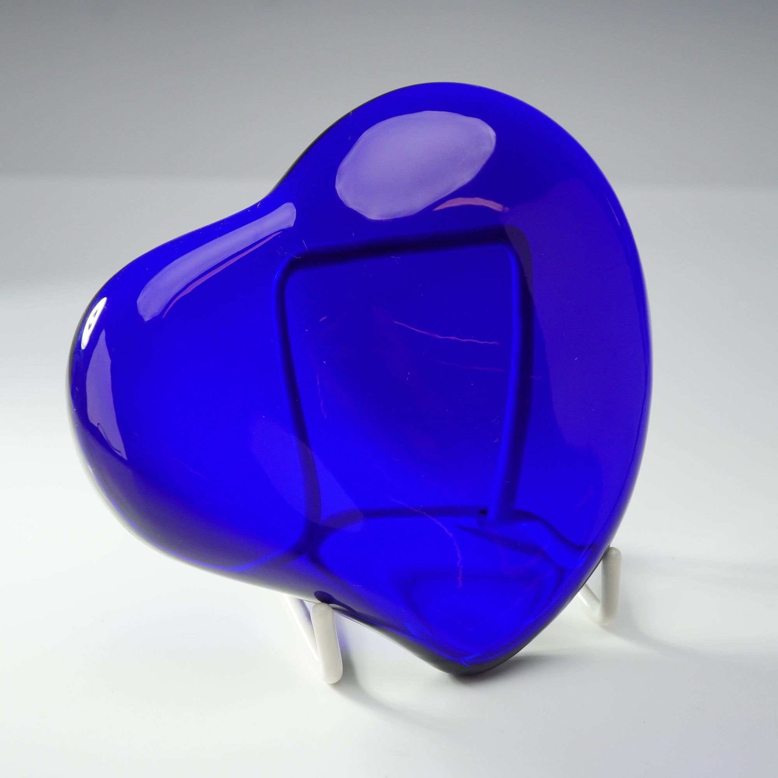 Tiffany & Co. by Elsa Peretti Cobalt Blue Glass Heart Paperweight (1 of 5)