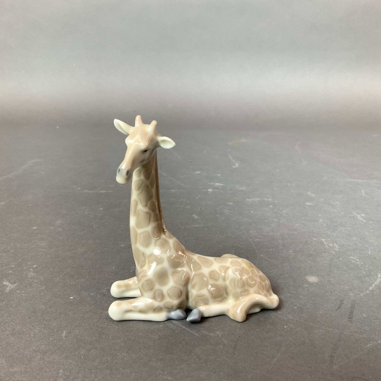 Lladro Porcelain Figurine, Mini Giraffe 5316 (1 of 3)