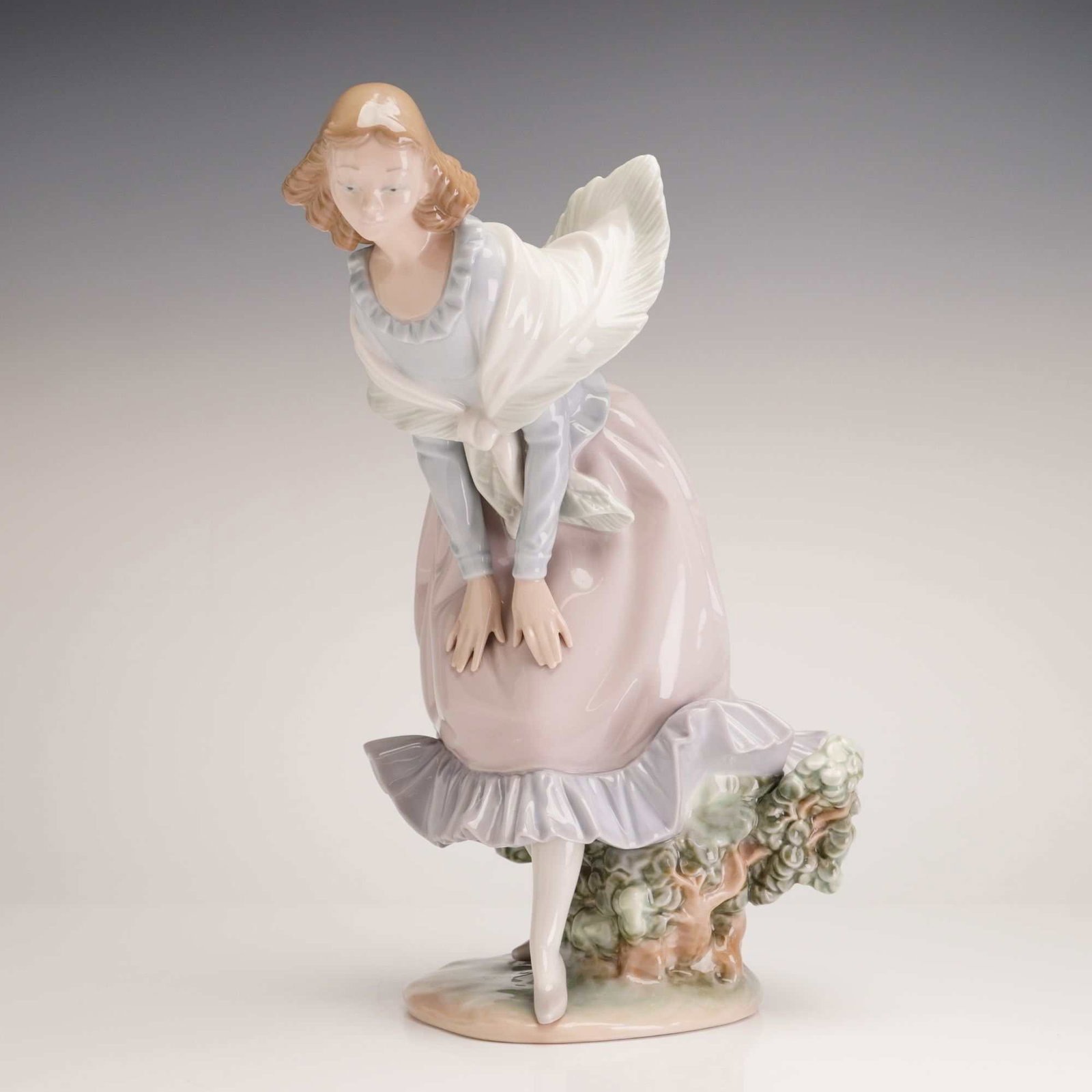 Lladro Porcelain Figurine March Winds 01005061 (1 of 4)