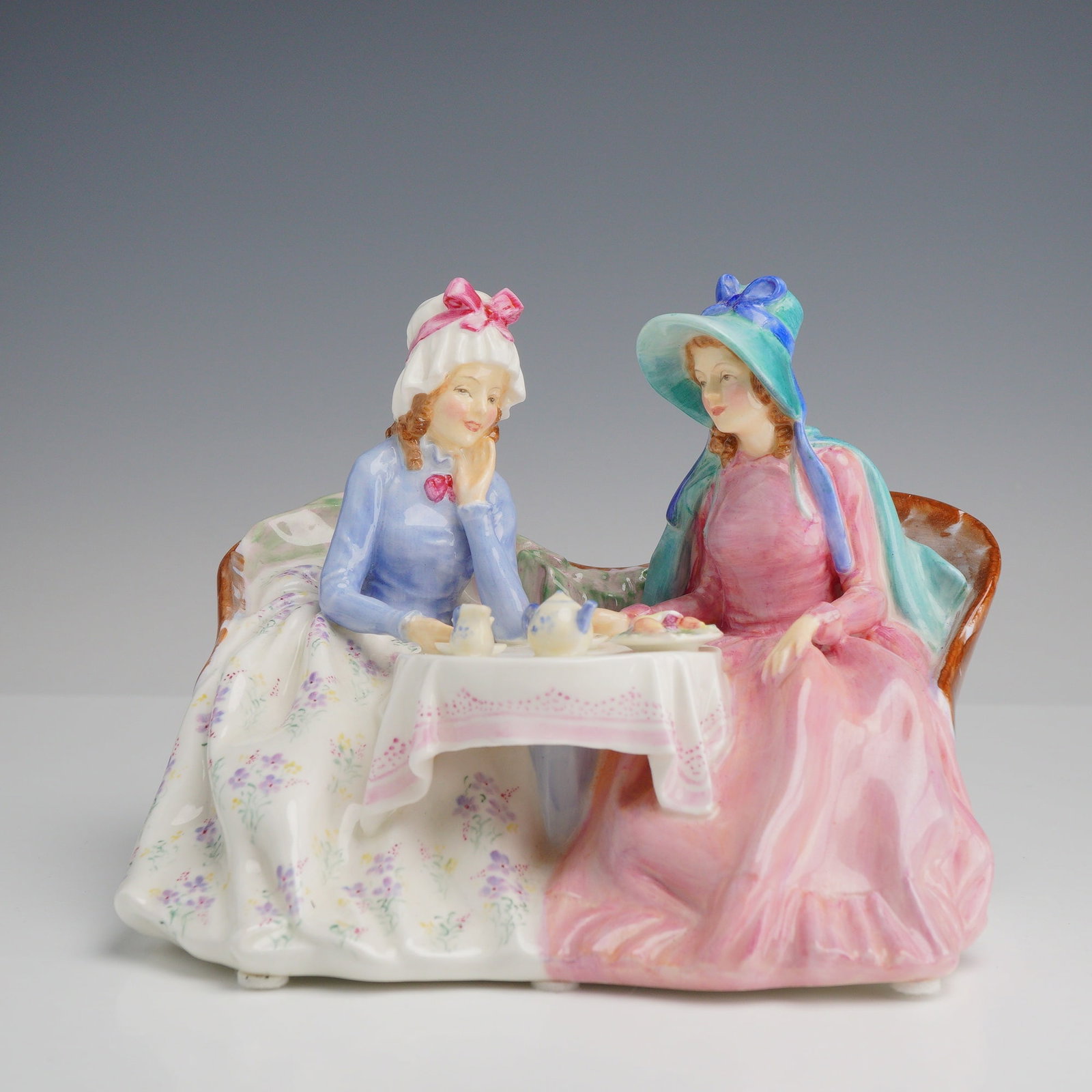 Royal Doulton Bone China Figurine Afternoon Tea HN 1747 (1 of 3)