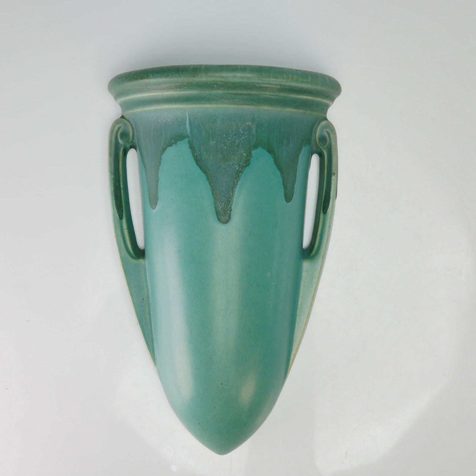 Roseville Pottery Wall Pocket, Carnelian I (1 of 4)
