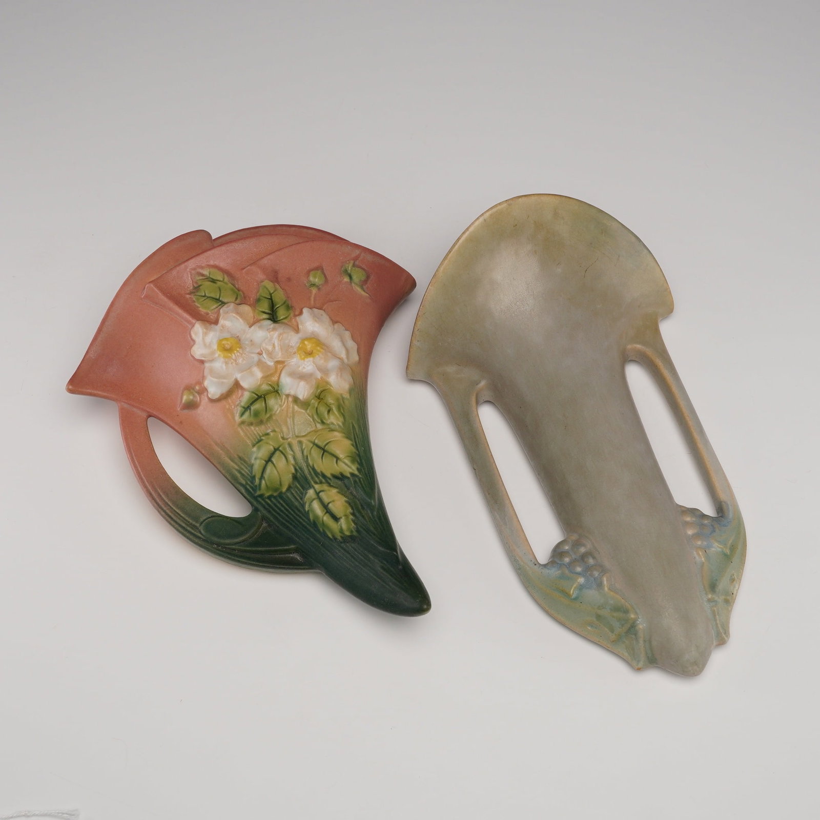 2pc Roseville Pottery Wall Pockets, White Rose and Tuscany (1 of 5)