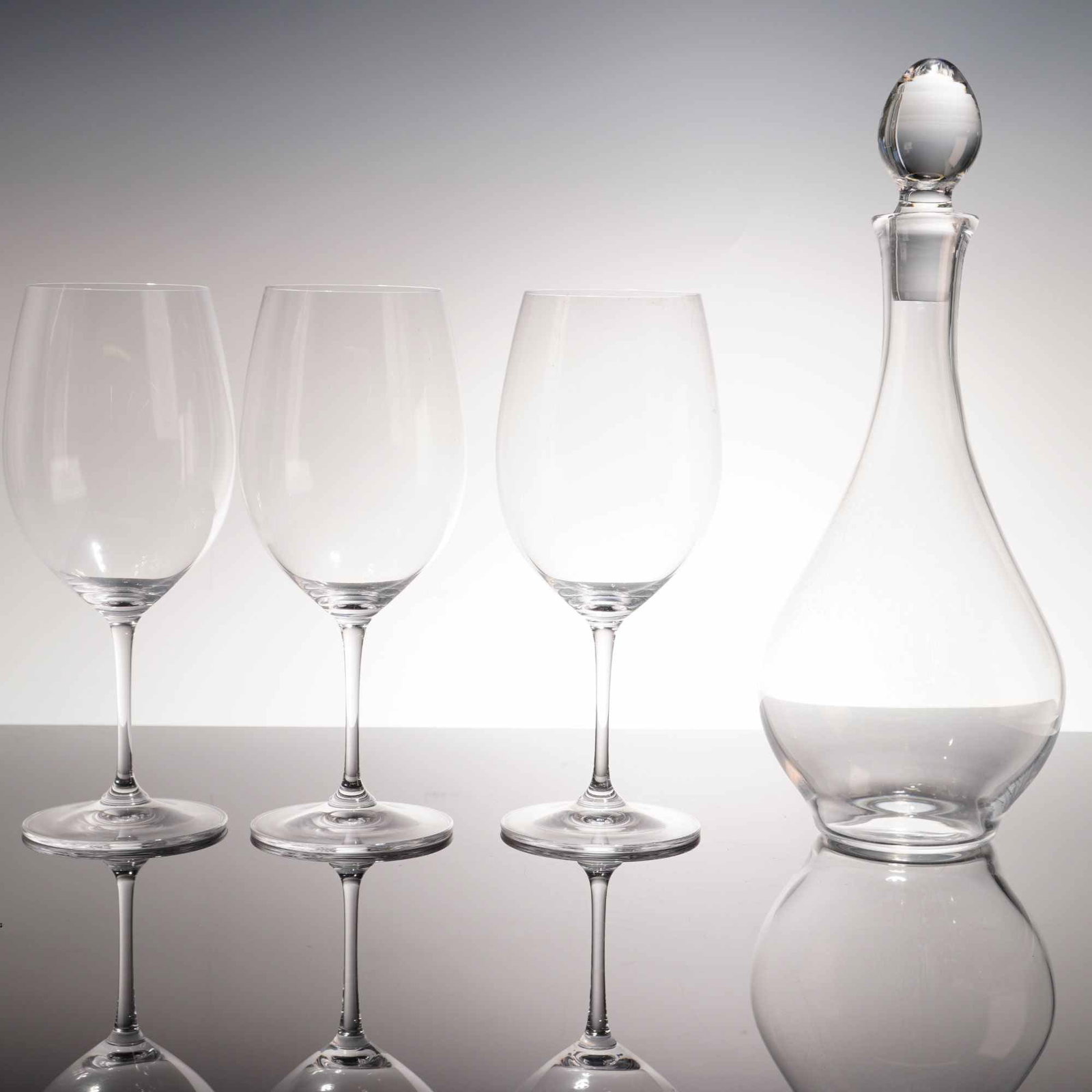 4pc Riedel Glass Decanter with Stopper and Wine Glasses (1 of 4)
