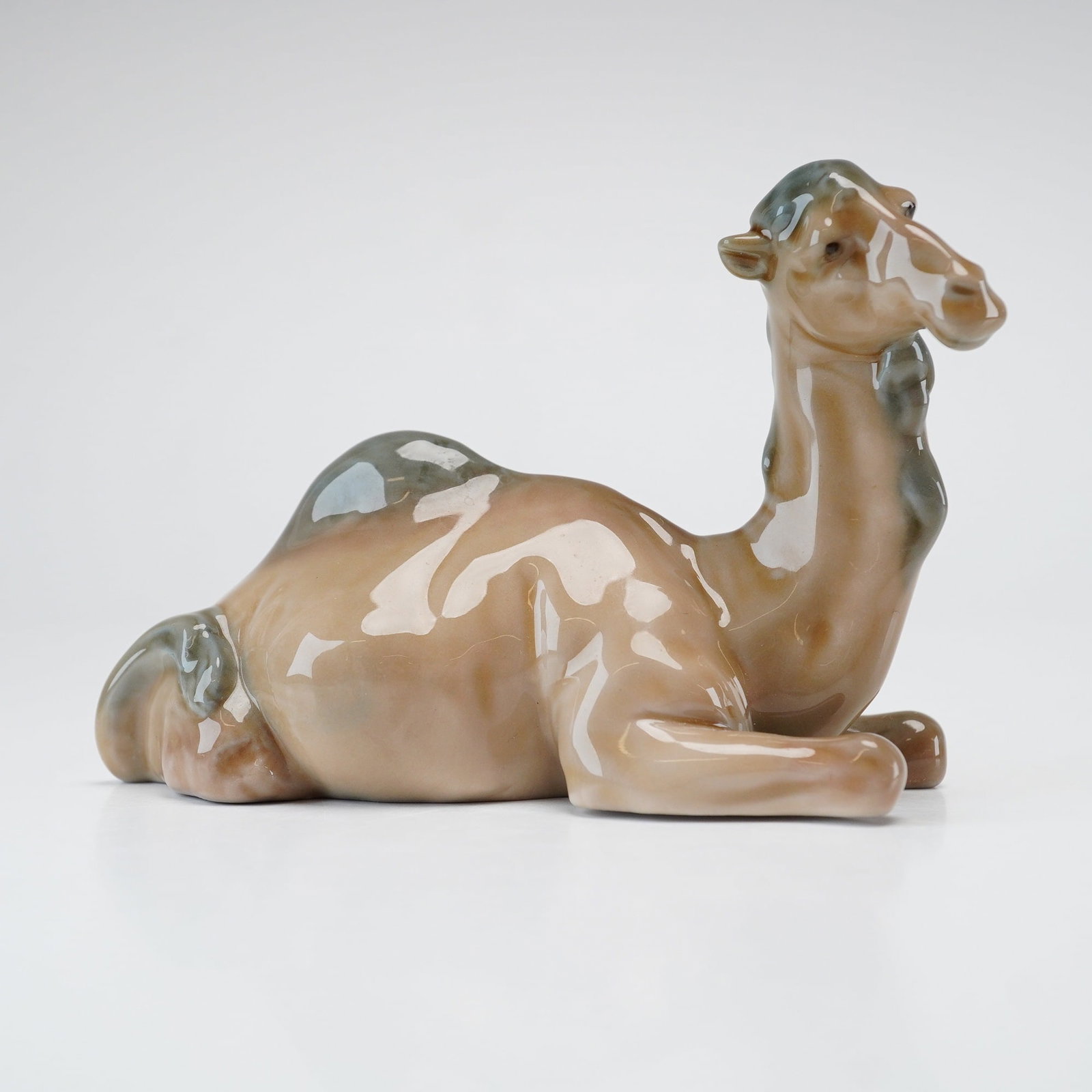 Lladro Porcelain Figurine, Mini Camel 01005315 (1 of 3)