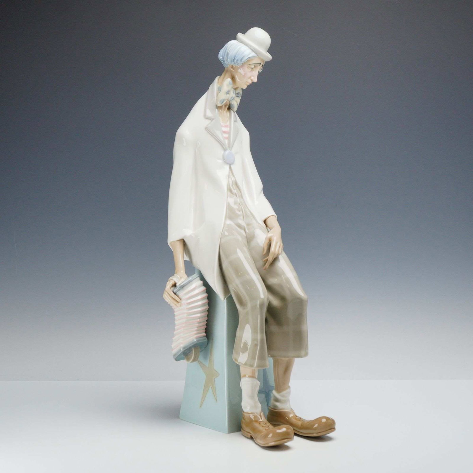 Lladro Porcelain Figurine, Clown with Concertina 01001027 (1 of 3)