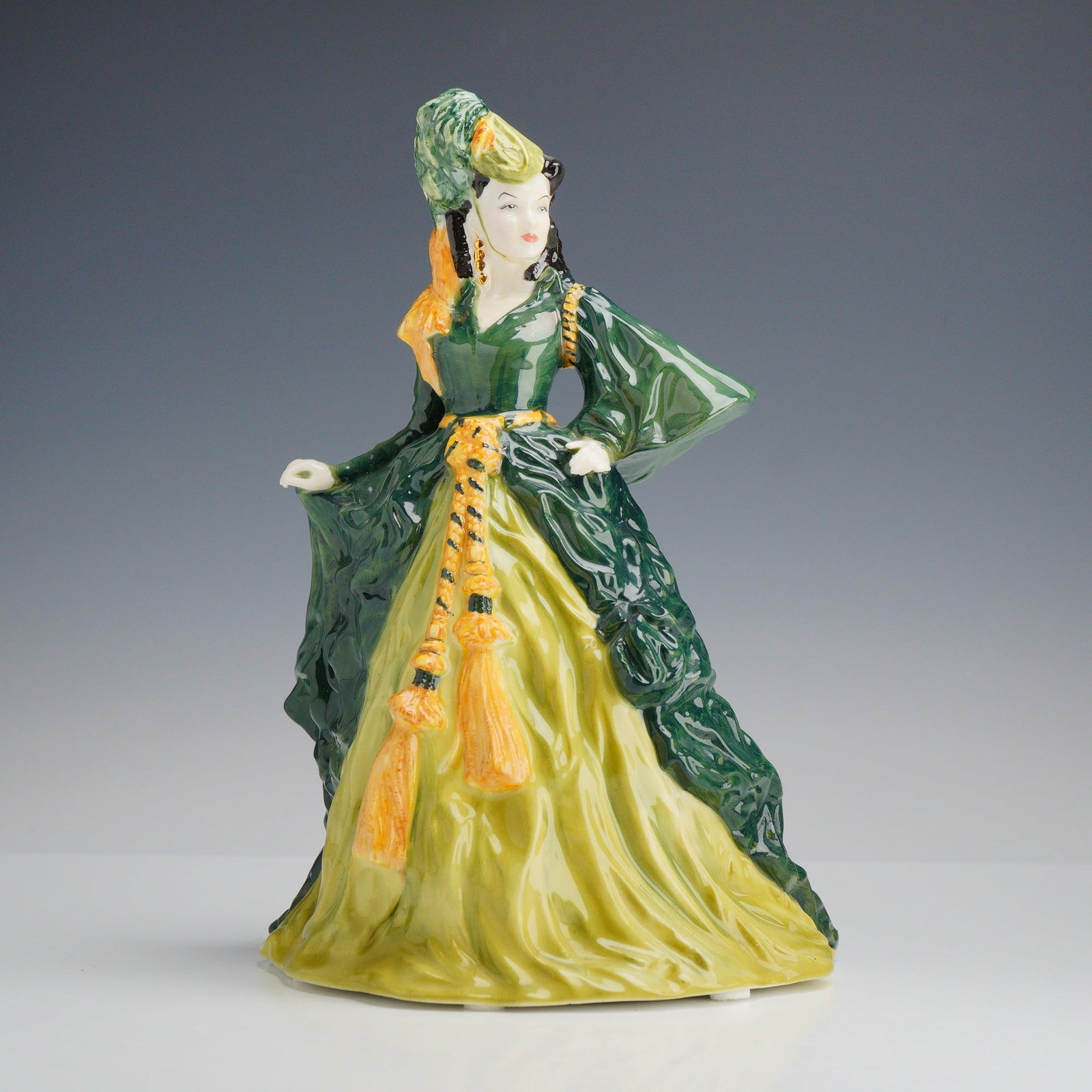 Royal Doulton Classic Movies Gone with the Wind Scarlett O'Hara Figurine HN 4200 (1 of 3)