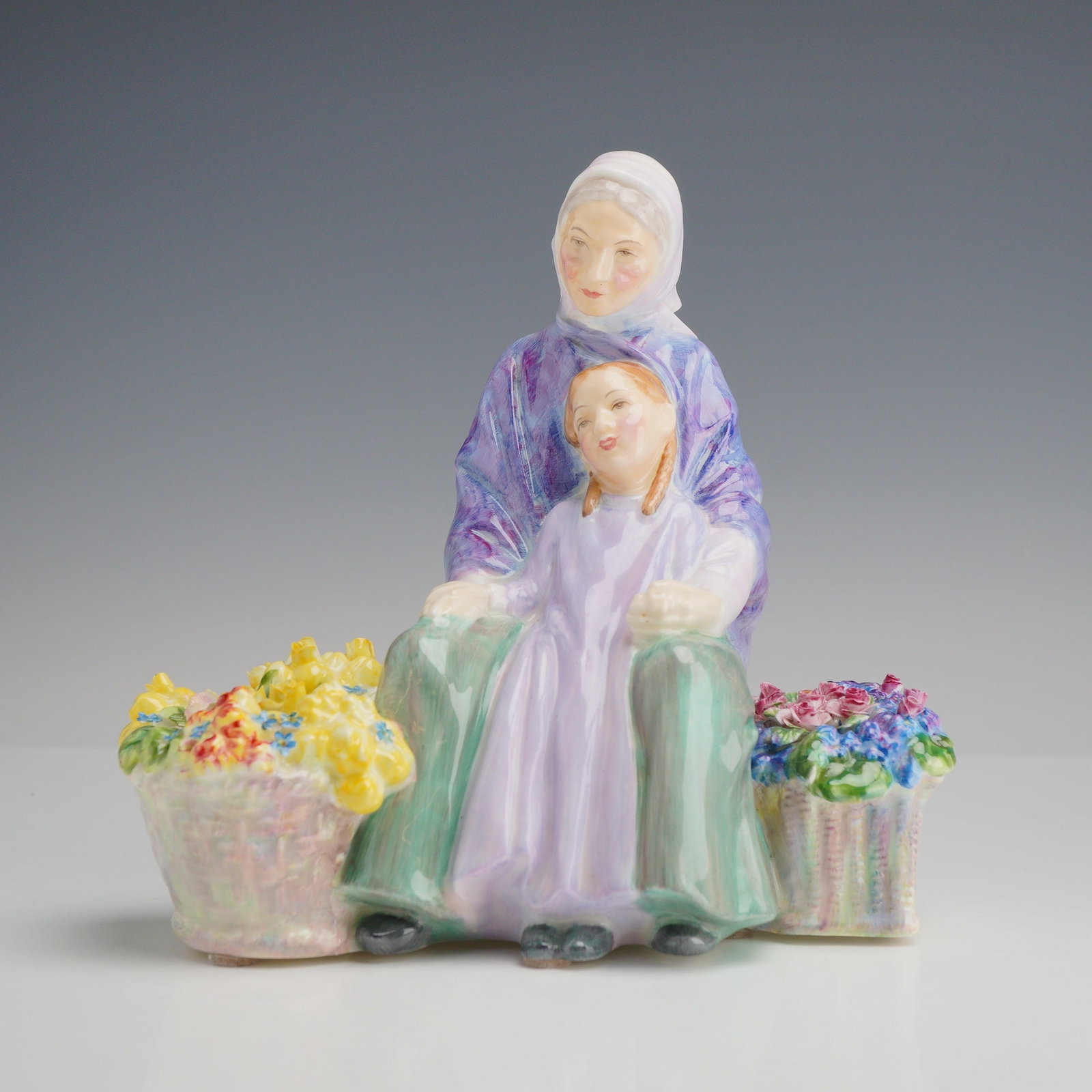Royal Doulton Porcelain Figurine Granny's Heritage HN2031 (1 of 3)