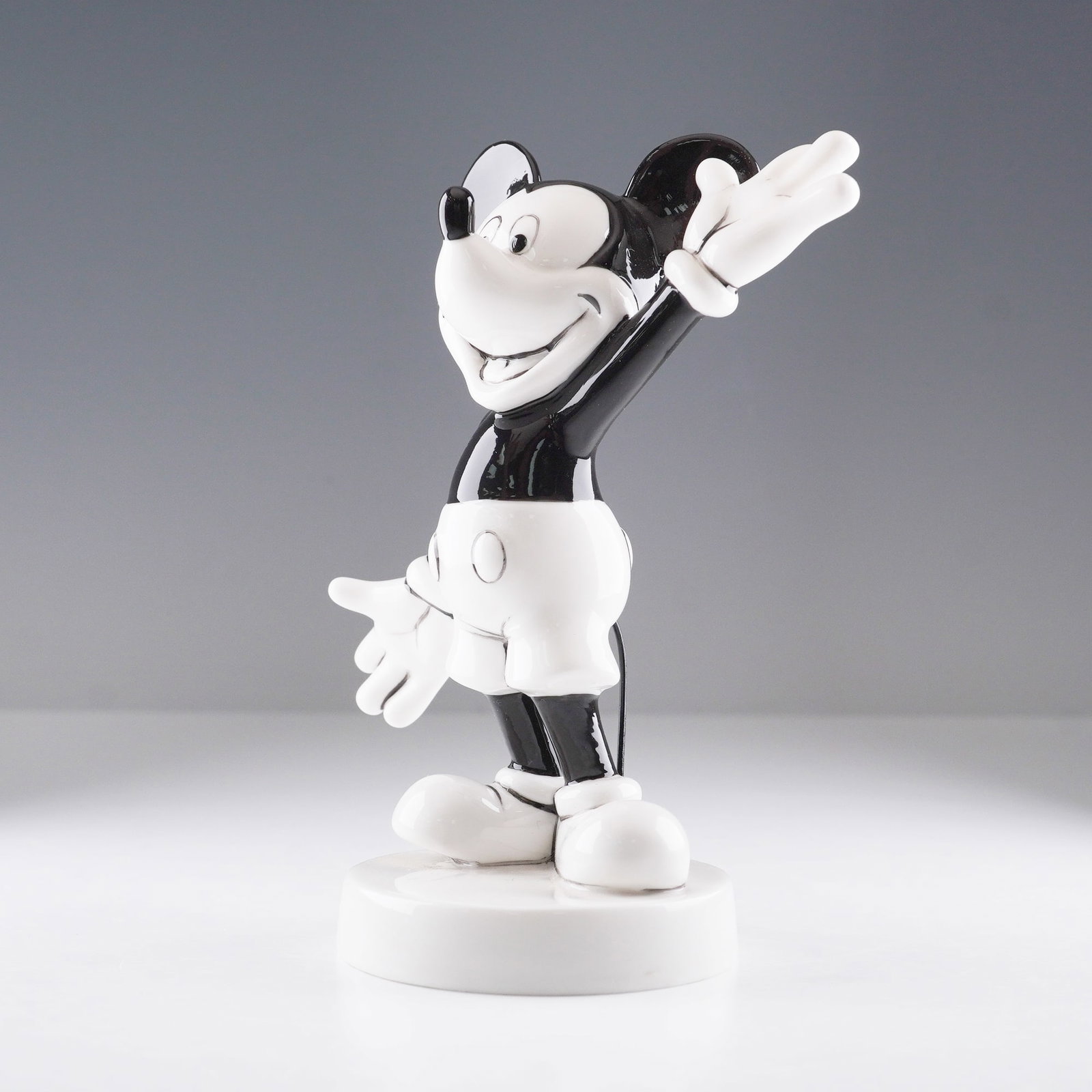 Royal Doulton Mickey Mouse Prototype Figurine, Todays Mickey (1 of 6)