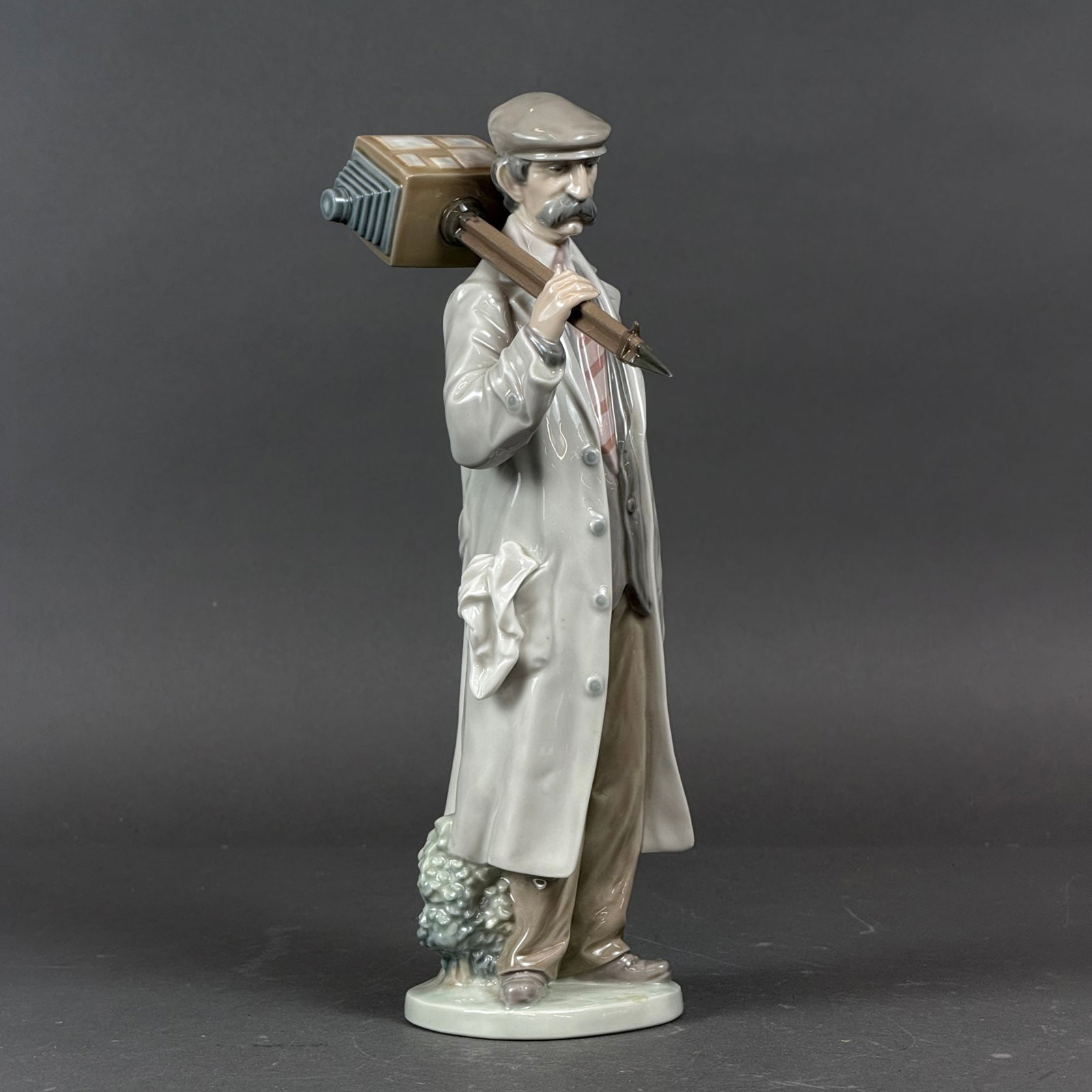 Lladro Porcelain Figurine, Roving Photographer 1005194 (1 of 3)