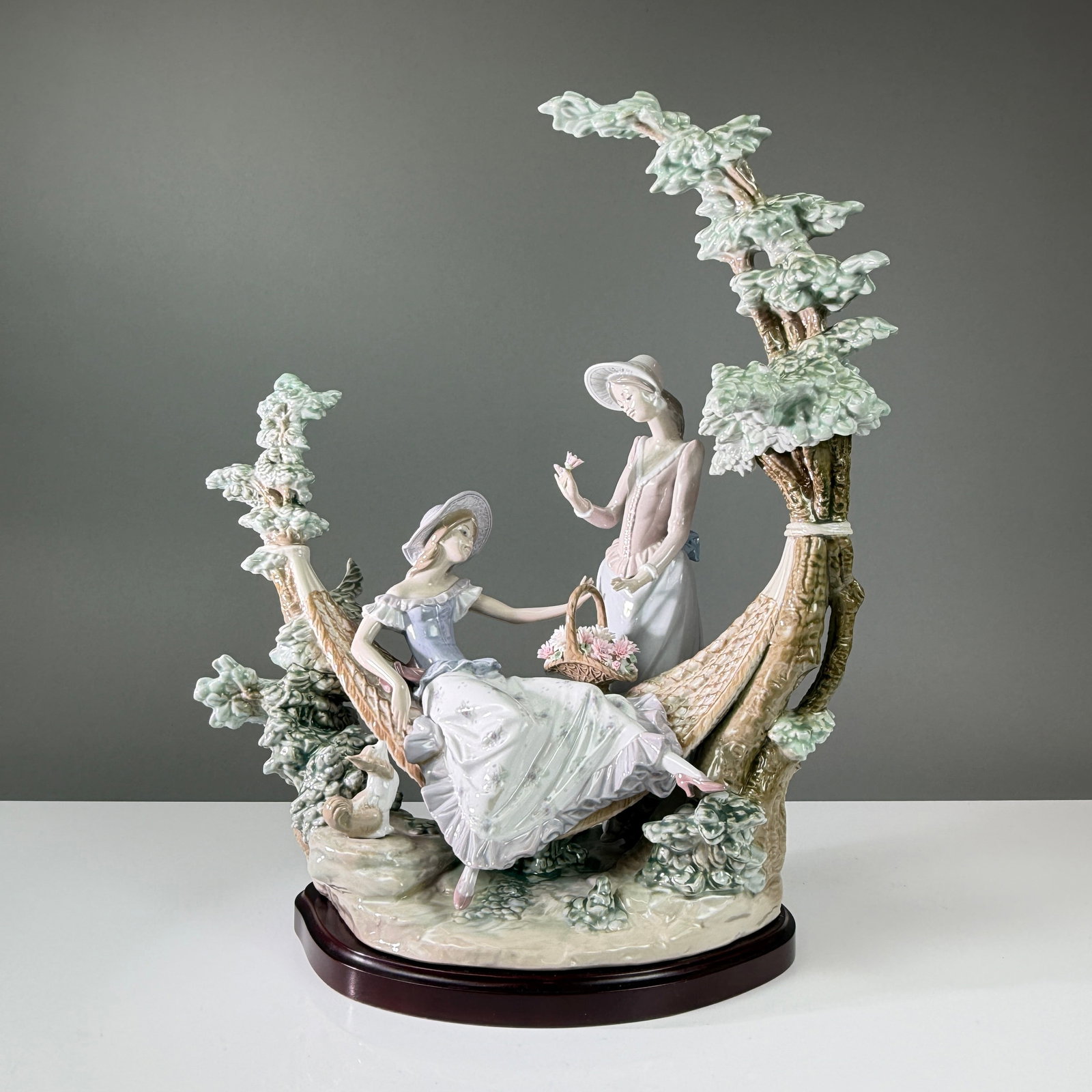 Lladro Porcelain Sculpture Pleasantries 01001440 (1 of 3)
