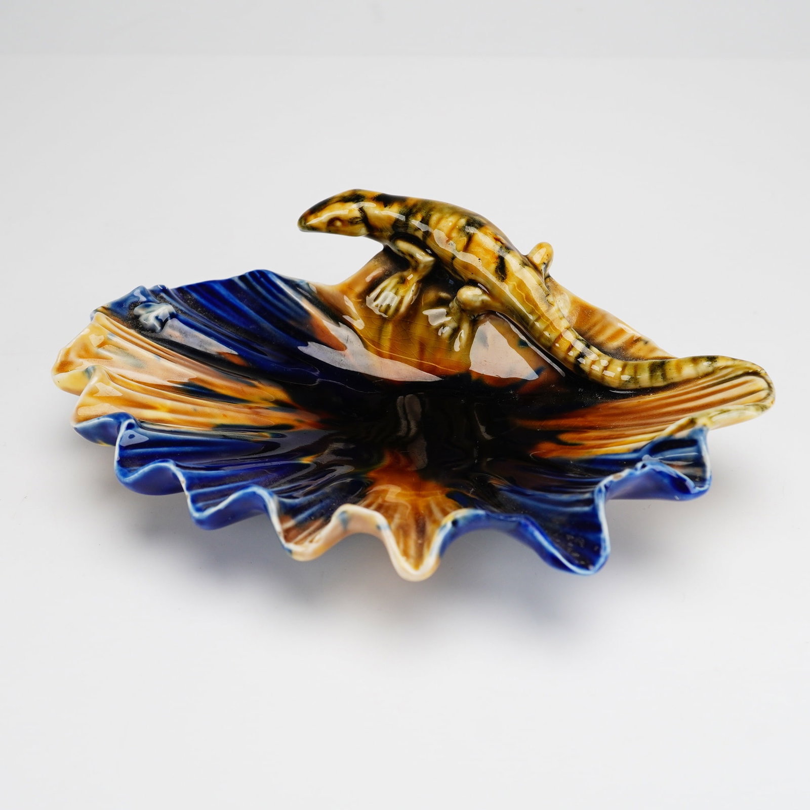 Wedgwood Majolica Ocean Pattern Shell Form Trinket Dish with Reptile (1 of 4)