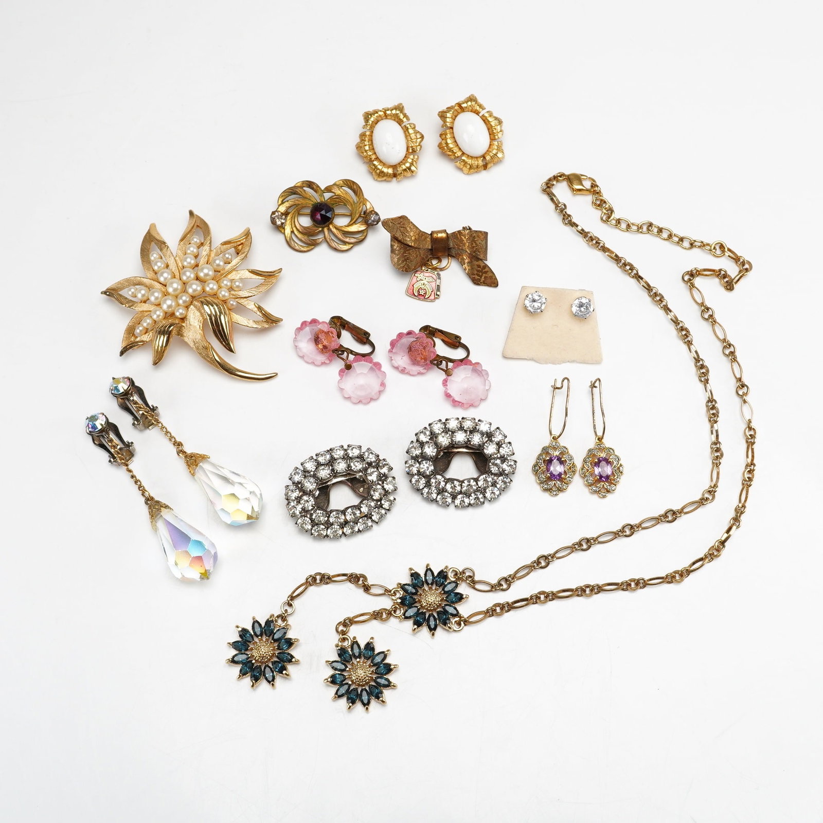 16pc Gold and Silver Toned Jewelry Including Trifari and Jomaz Signed Pieces (1 of 5)