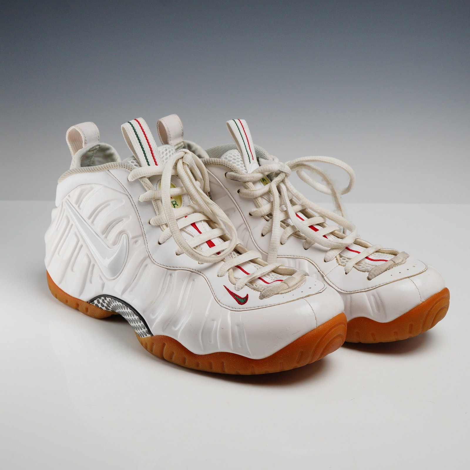 A Pair of Nike Air Foamposite Pro White Basketball Sneakers Men's Size 12 (1 of 4)
