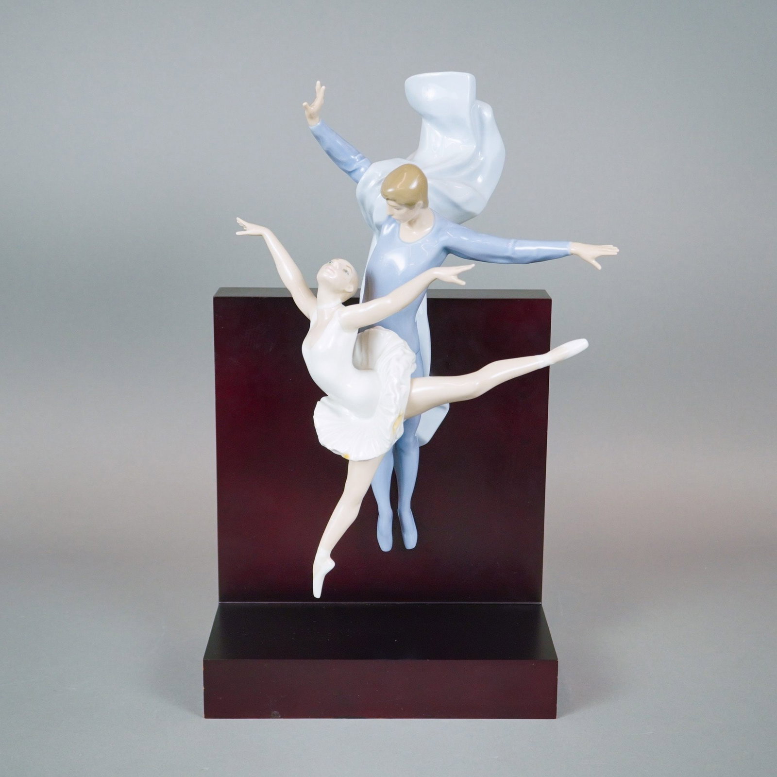 Lladro Limited Edition Porcelain Sculpture, Graceful Moment 01006033, Signed (1 of 3)