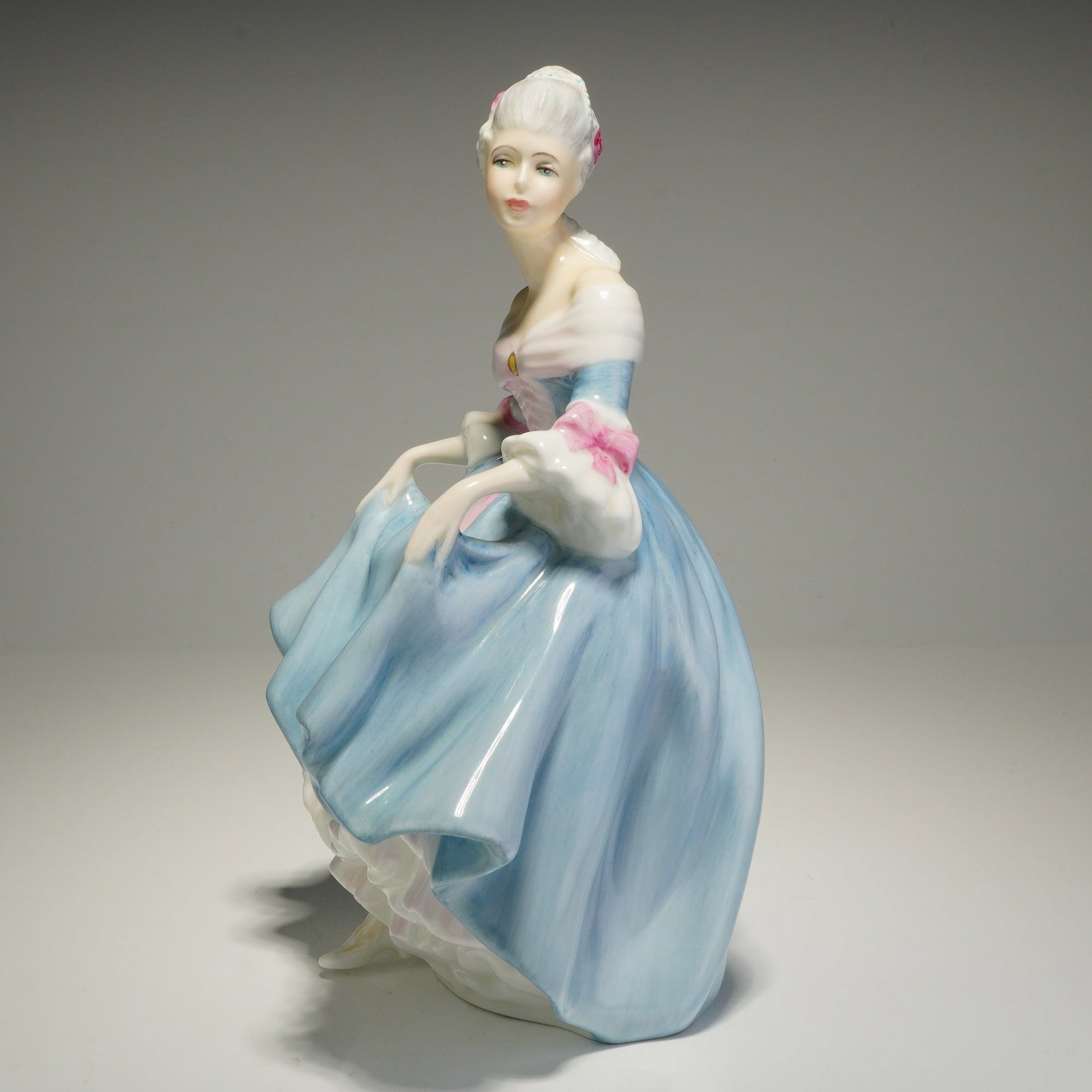 Royal Doulton Figurine, Southern Belle HN 2425 (1 of 4)