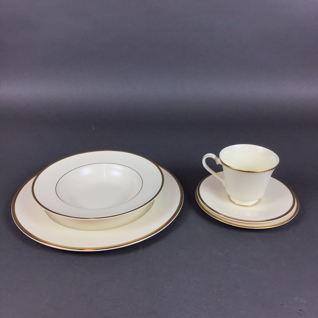 5pc Royal Doulton Bone China Tableware, Heather (1 of 5)