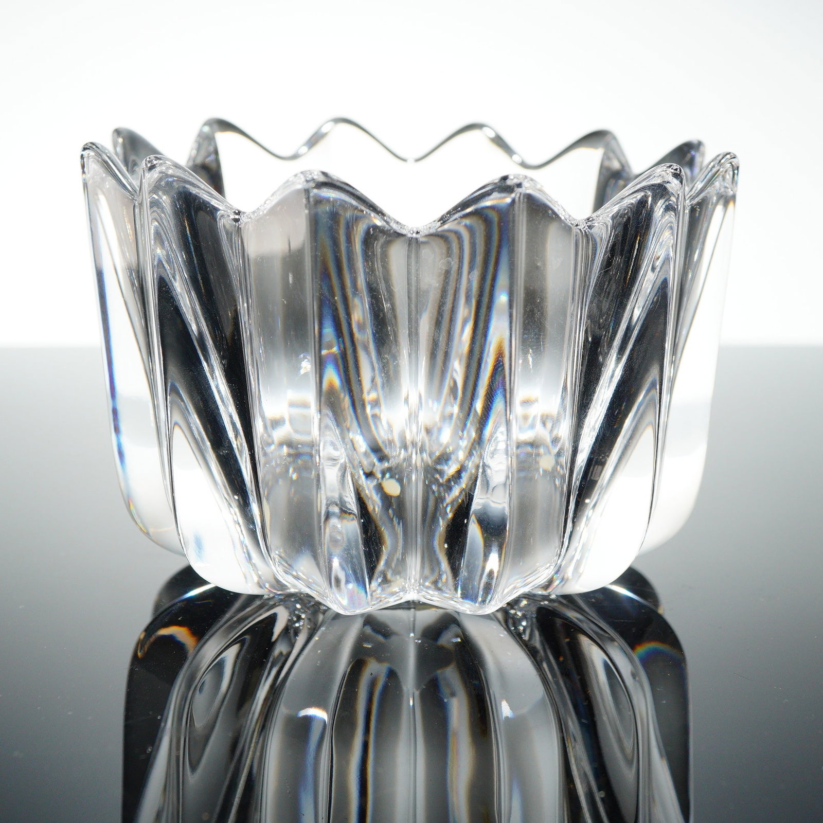 Orrefors Jan Johansson Fleur Crystal Bowl: A single Orrefors crystal bowl in the 'Fleur' patern, designed by Jan Johansson. This heavy, clear crystal glass vessel features a deeply ribbed and vertically faceted body that ?ares outward, termina