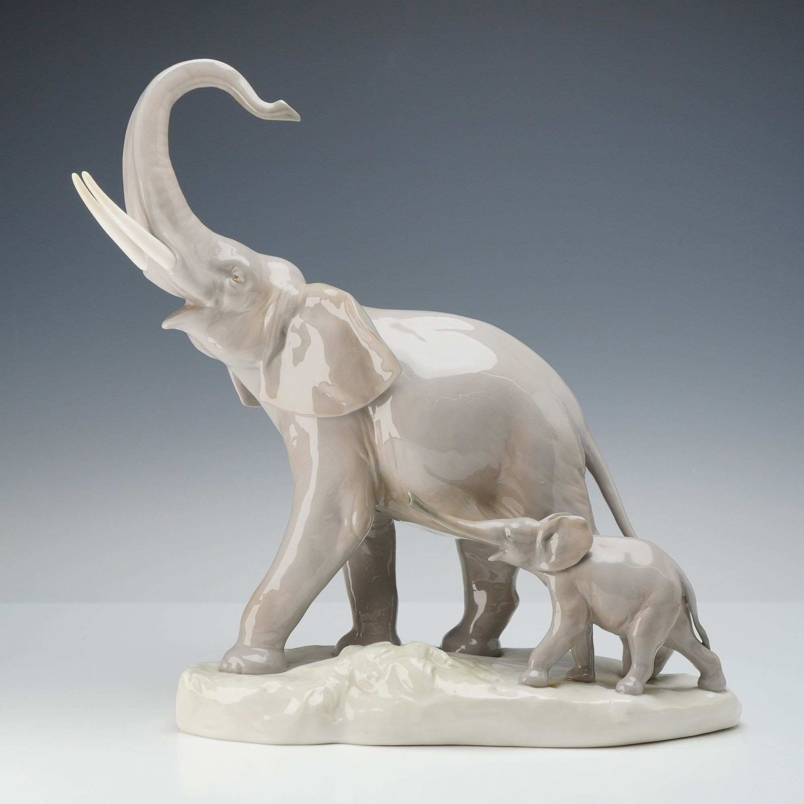 Lladro Porcelain Sculpture, Elephants 01001151 (1 of 3)