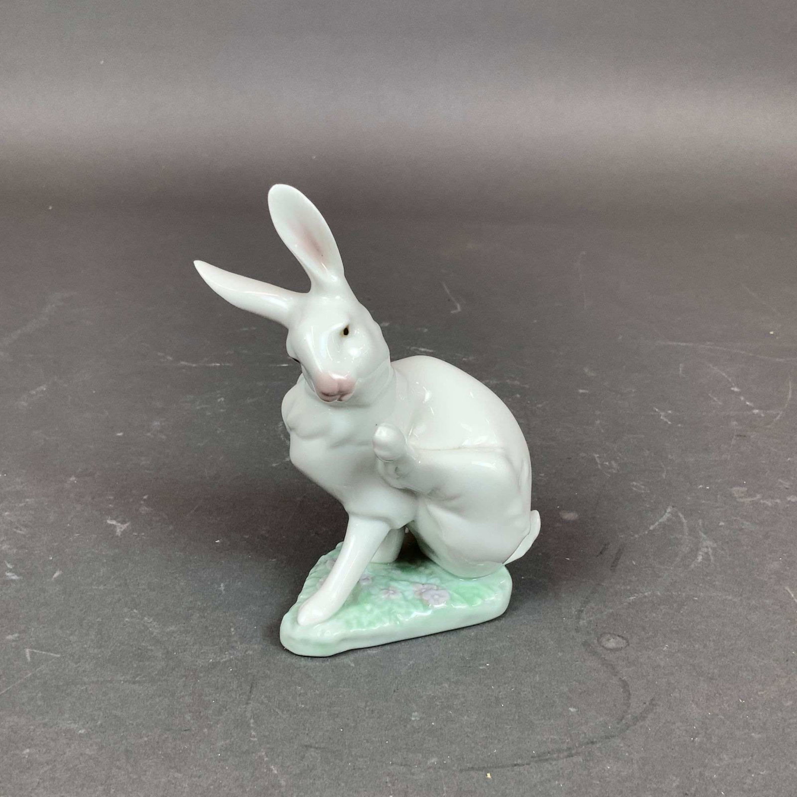 Lladro Porcelain Figurine Washing Up 01005887 (1 of 4)
