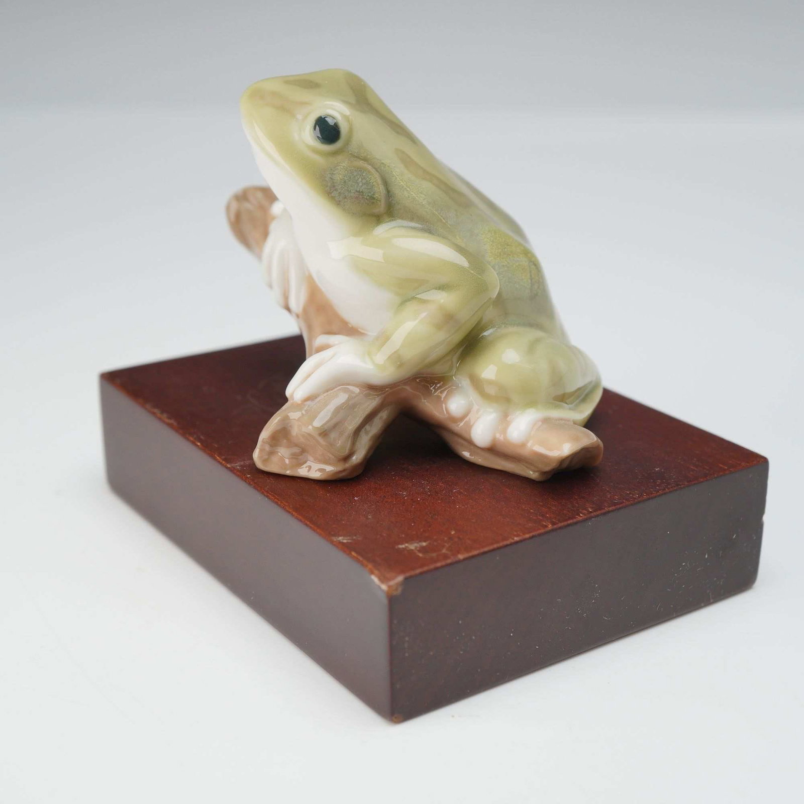 Lladro Porcelain Figurine, Lucky Frog with Base 01008037 (1 of 4)