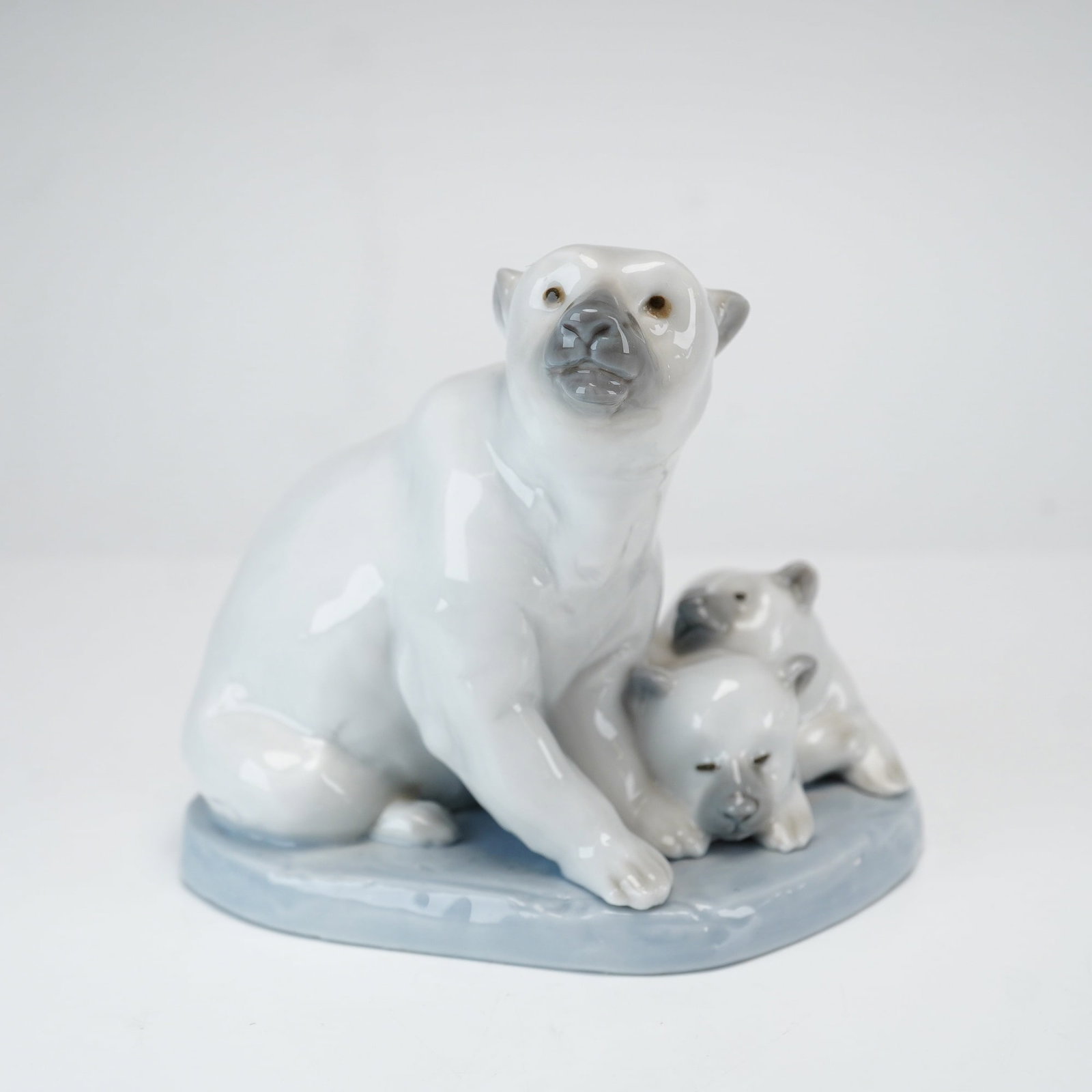 Lladro Porcelain Figurine, Miniature Polar Bears 01005434 (1 of 3)