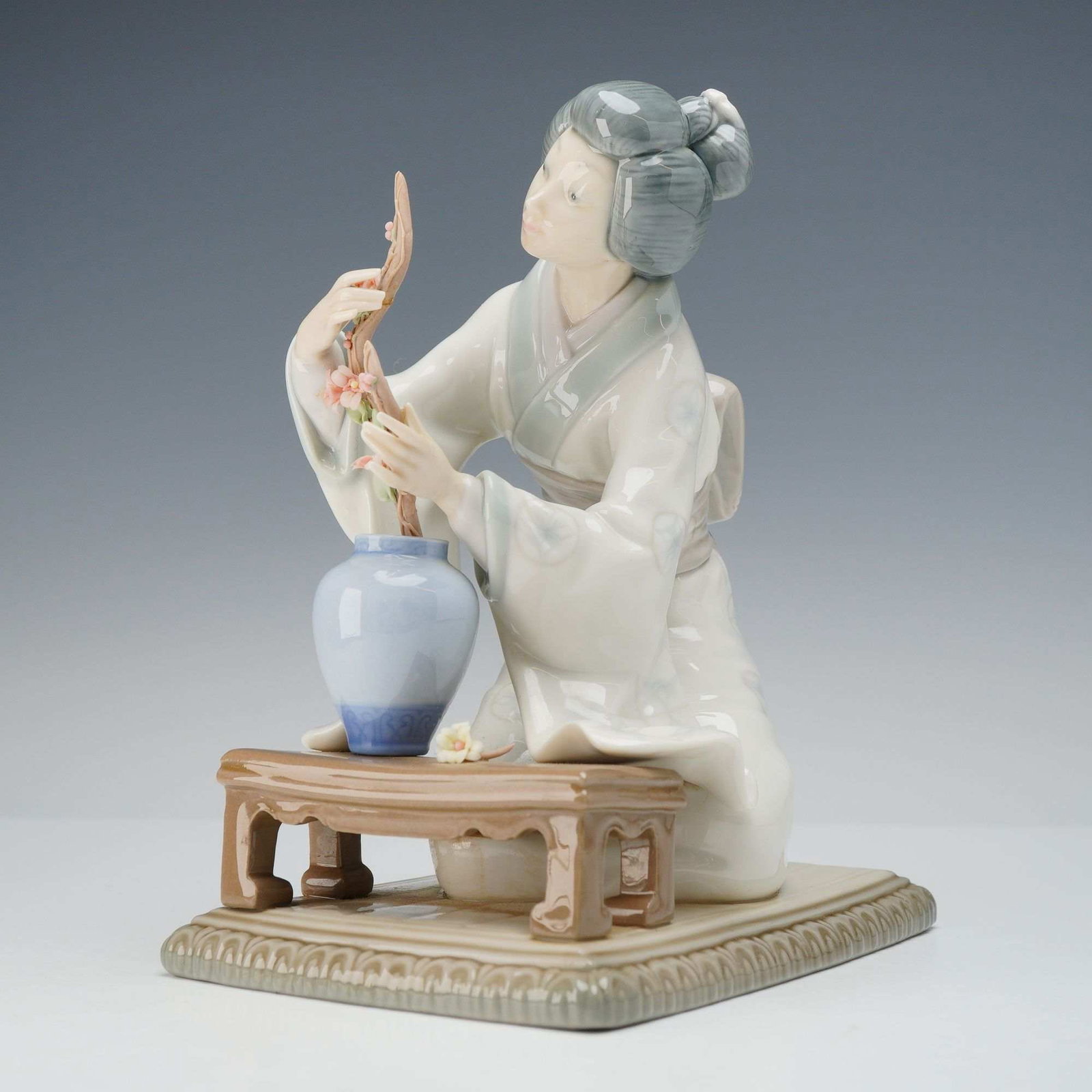 Lladro Porcelain Figurine, Oriental Girl 01004840 (1 of 3)