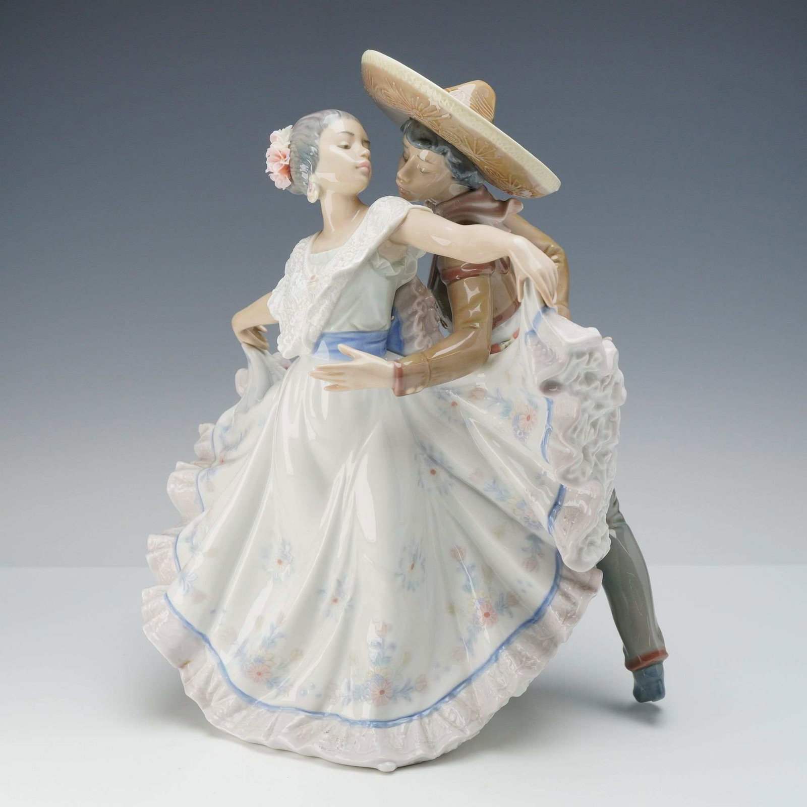 Lladro Porcelain Figurine, Mexican Dancers 01005415 (1 of 3)