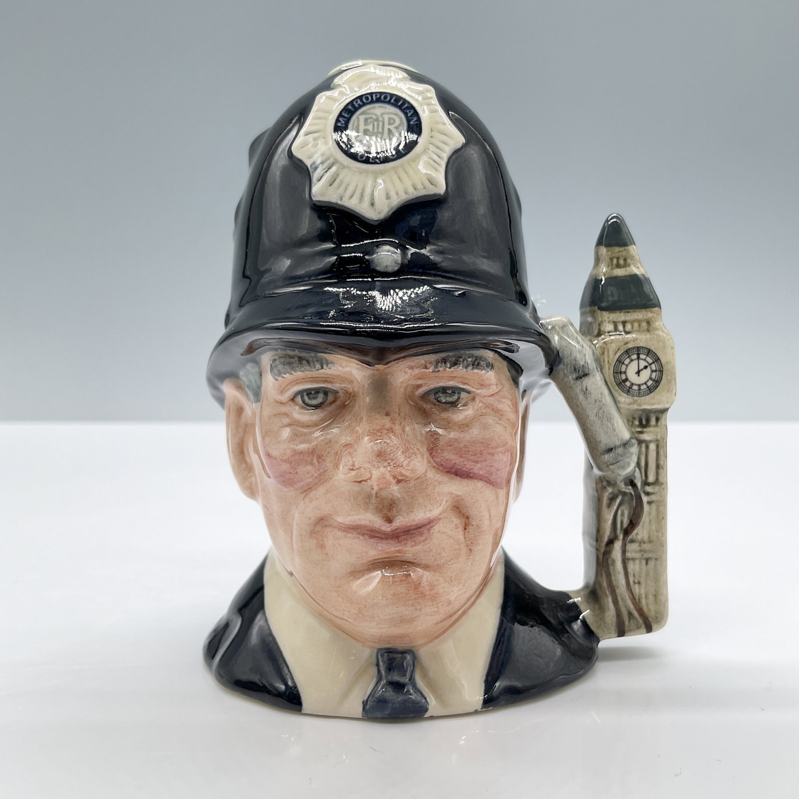 London Bobby D6762 Small Doulton Character Jug (1 of 3)