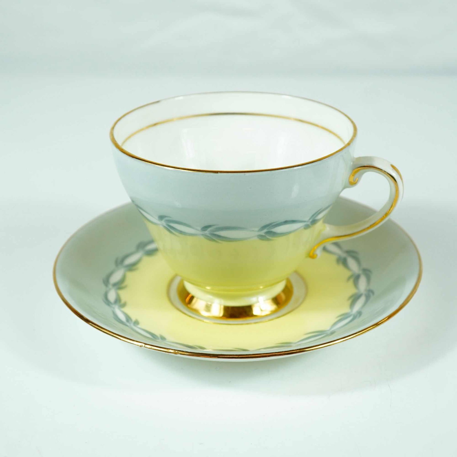 2pc Royal Grafton Bone China Cup and Saucer Set 2208 (1 of 3)