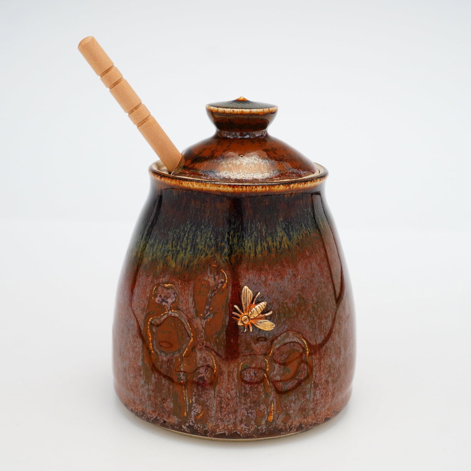 Erin Janow Studio Pottery Stoneware Honey Pot with Bronze Bee and Dipper, 2015: This contemporary studio pottery honey pot is the work of Erin Janow (e. janow). The stoneware vessel features a bulbous form decorated with a variegated reactive drip glaze in earth tones, transition