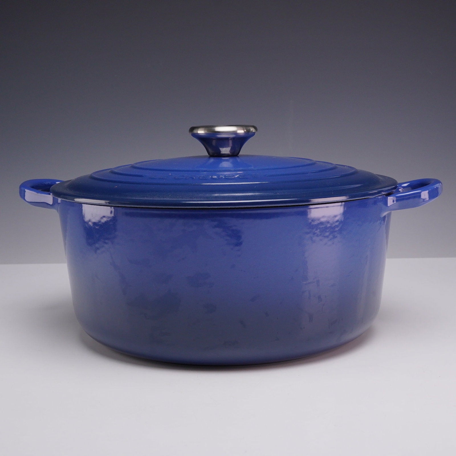 Le Creuset Cobalt Blue Enameled Cast Iron 26 cm Round Dutch Oven with Accessories (1 of 5)