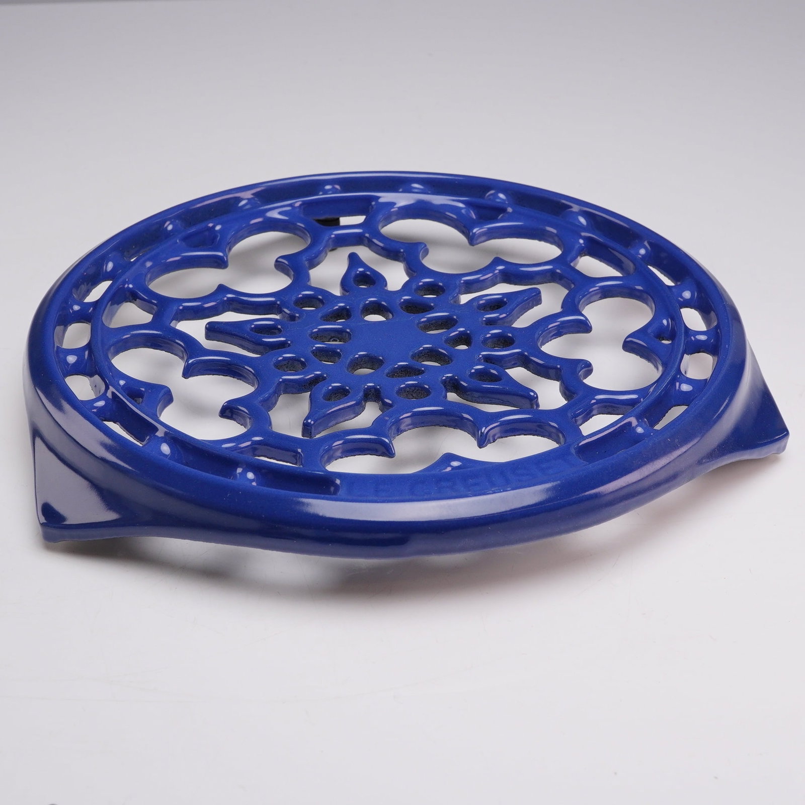 Le Creuset Enameled Cast Iron 9-Inch Deluxe Round Trivet in Cobalt Blue (1 of 4)