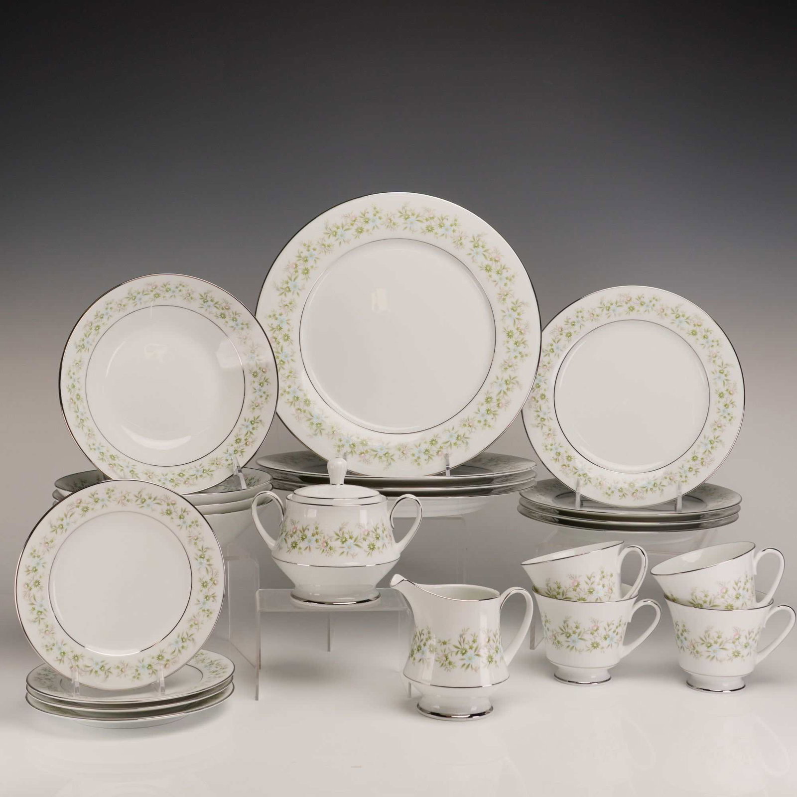 30 Piece Noritake Porcelain Dinner Service for Four, Savannah Pattern: This thirty-piece porcelain dinner service was manufactured by Noritake, Japan, in the Savannah pattern, number 2031. The design features a delicate floral border of small blue, pink, and green