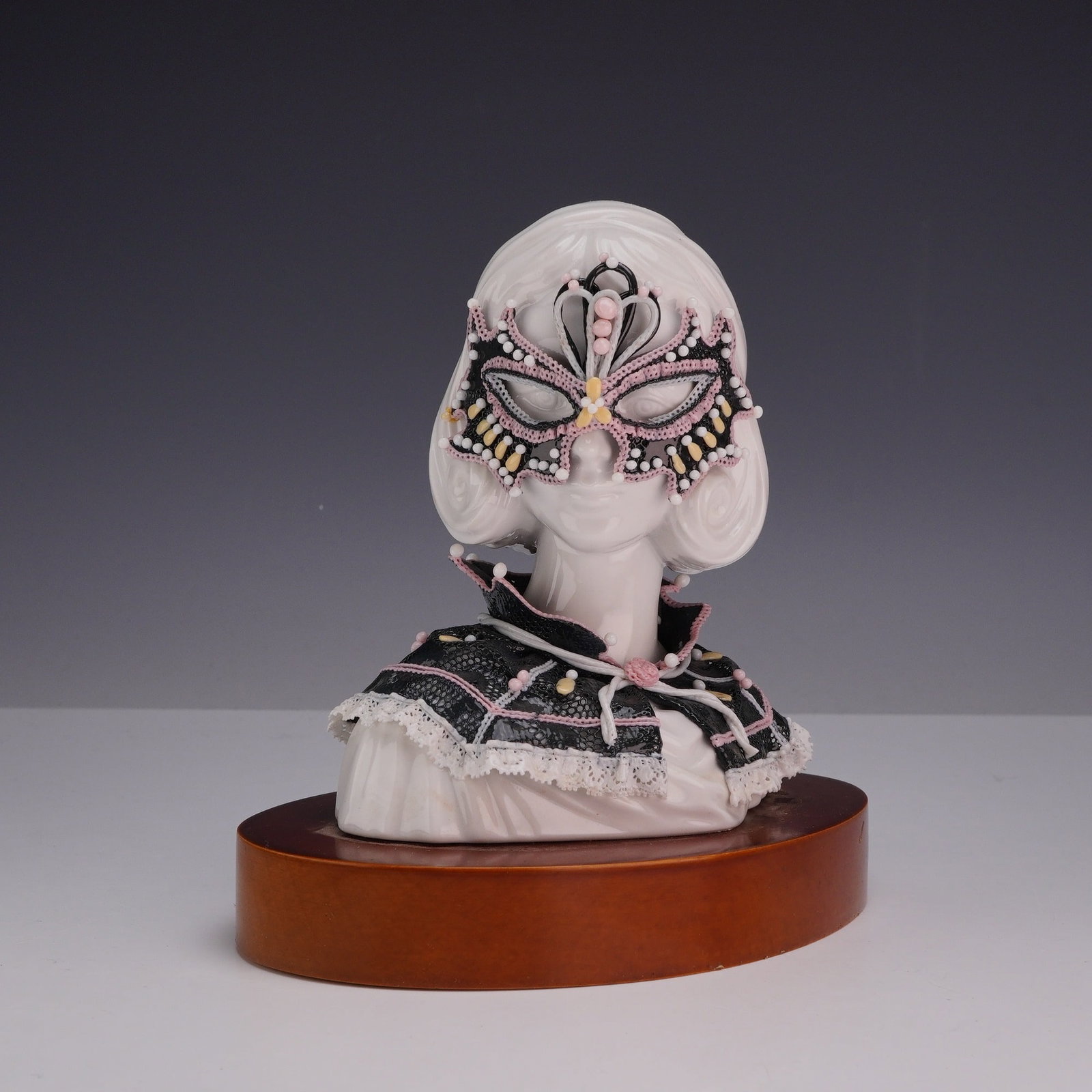 Lladro Glazed Porcelain Mardi Gras Bust #1 01001661 with Original Box (1 of 4)