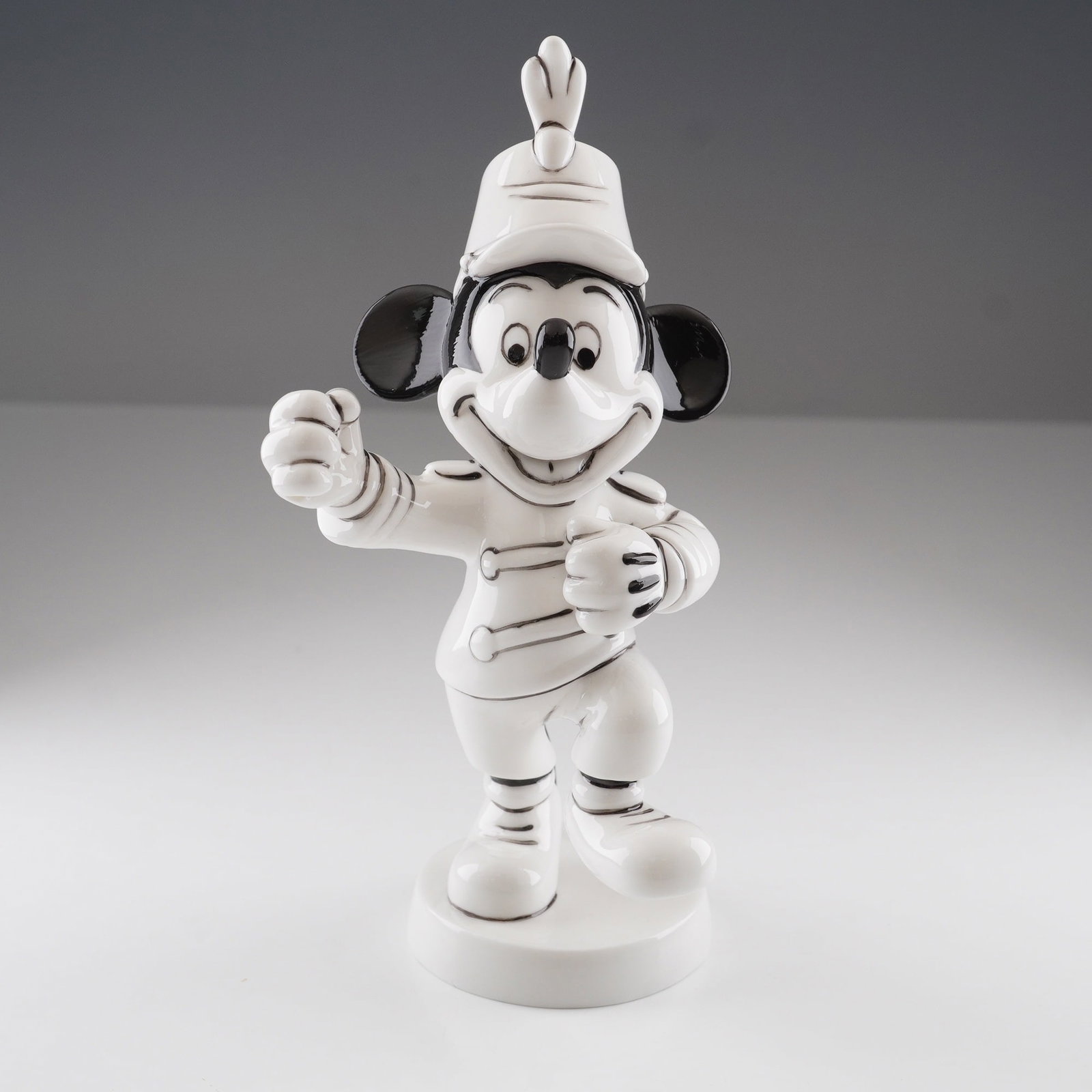 Rare Prototype Royal Doulton Mickey Mouse Figurine, Mickey Mouse Club (1 of 7)