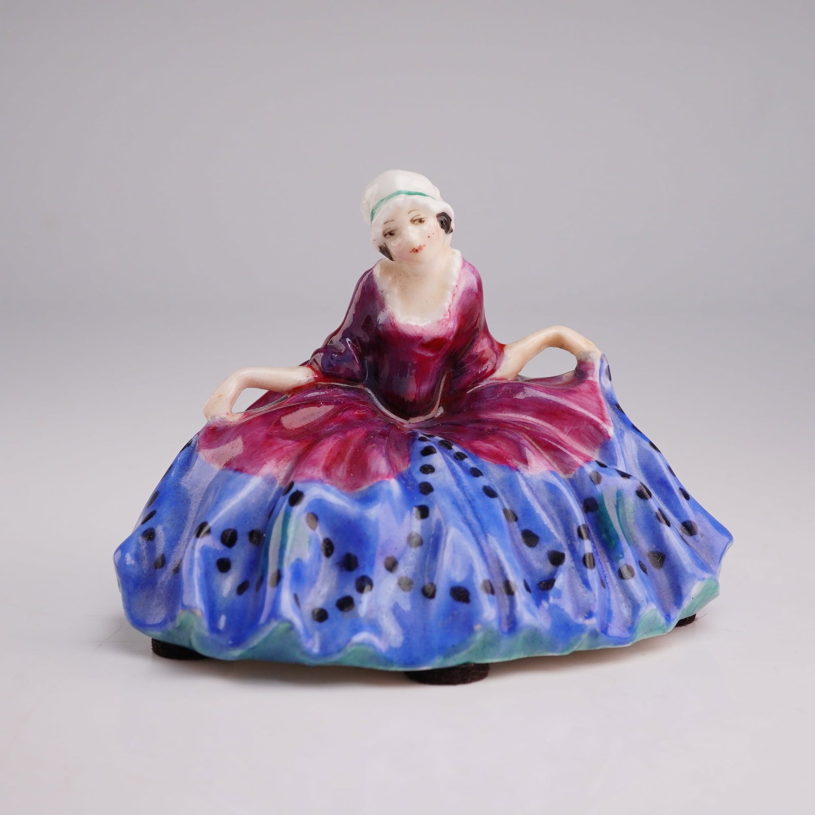 Royal Doulton Miniature Figurine Polly Peachum M22 (1 of 4)