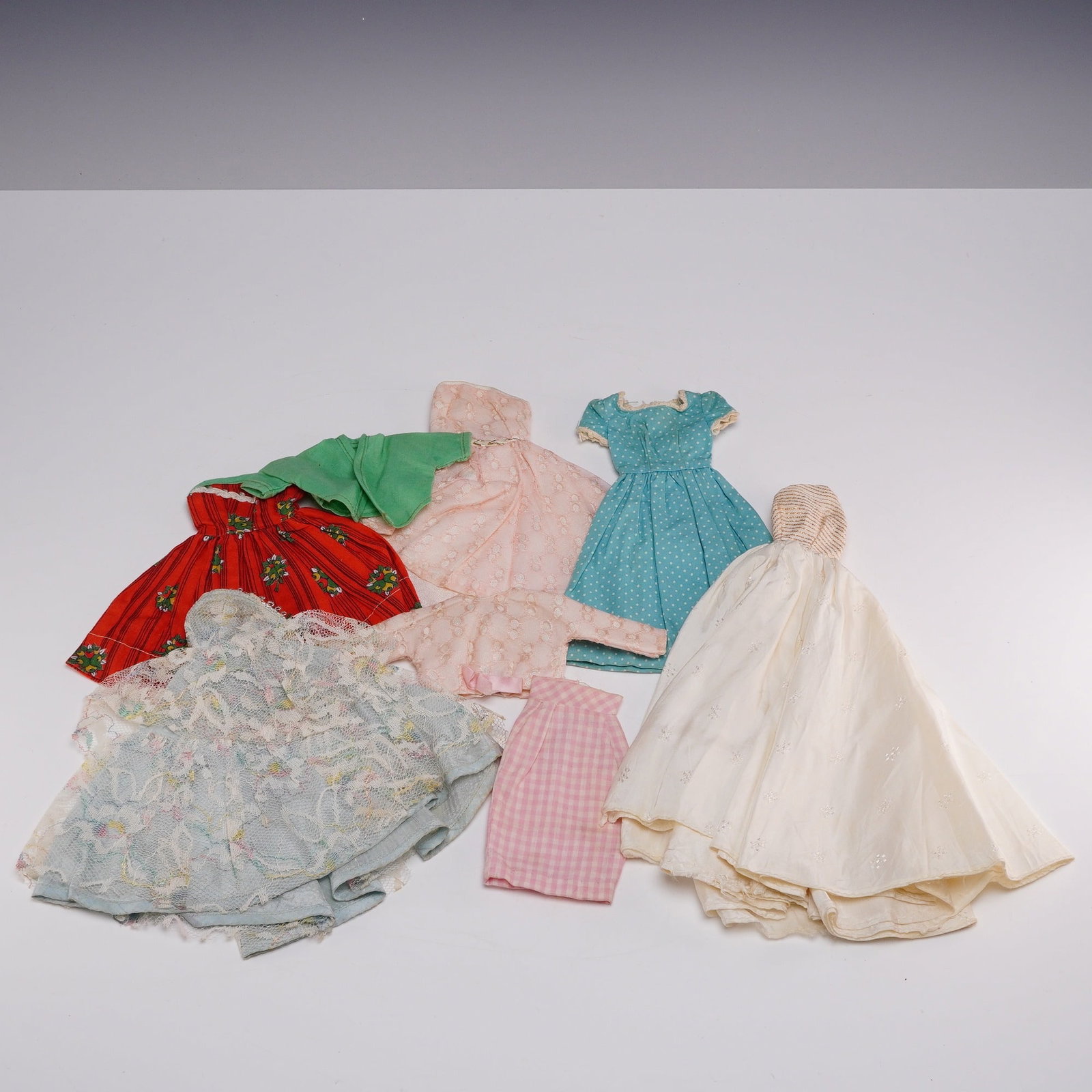7pc Selection of Vintage 1960s Fashion Doll Clothing Including Premier Fashions Gown (1 of 4)