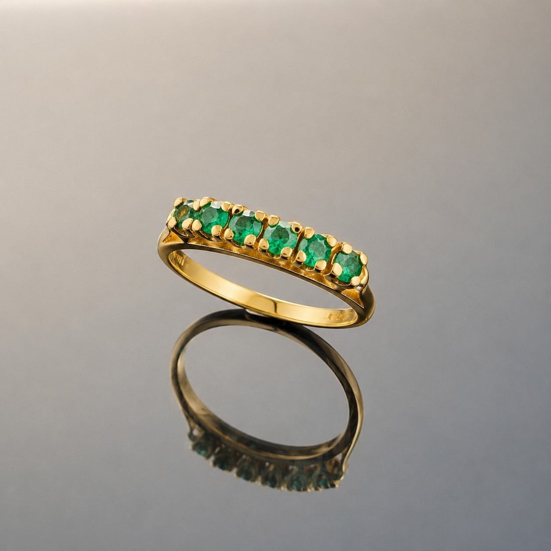 18K Yellow Gold and Emerald Ring (1 of 4)