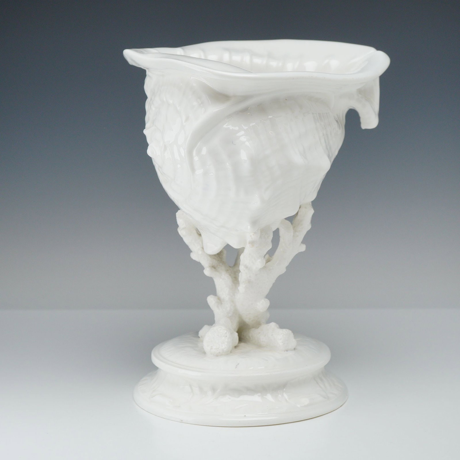 Wedgwood White Glazed Earthenware Nautilus Centerpiece Bowl (1 of 4)