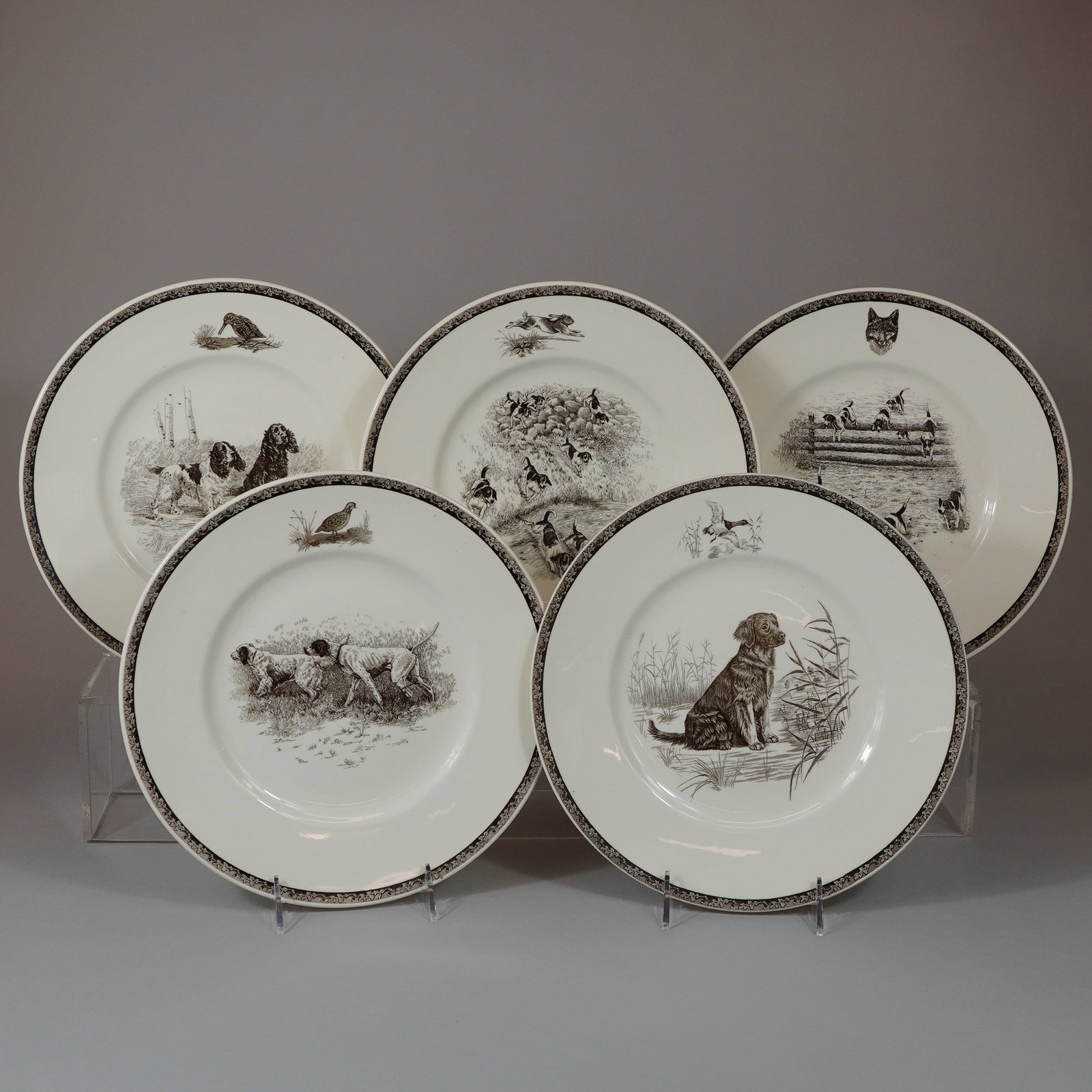 5pc Wedgwood American Sporting Dog Plates: Set of five creamware plates produced by Wedgwood, featuring scenes from the American Sporting Dog series after original etchings by artist Marguerite Kirmse. Each plate is constructed from cream-colo
