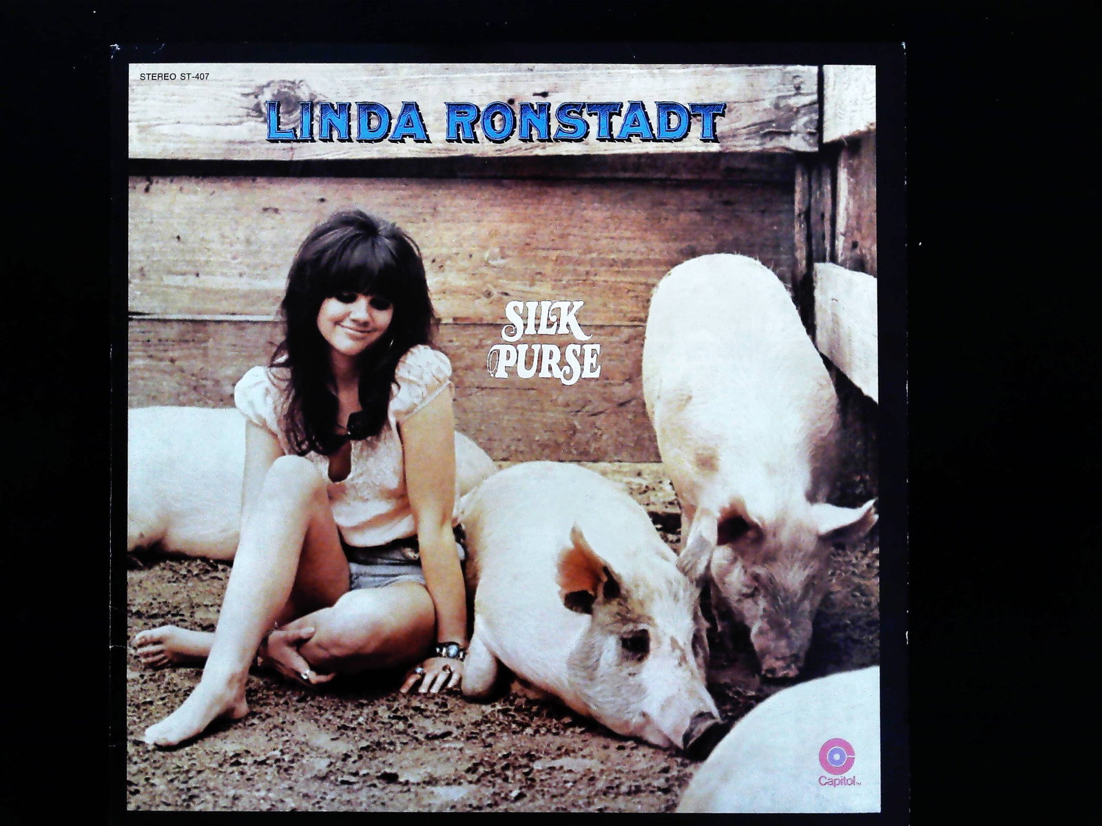 Linda Ronstadt Silk Purse Vinyl LP Capitol Records ST-407: This 12-inch vinyl LP record is the album Silk Purse by artist Linda Ronstadt, released by Capitol Records under catalog number ST-407. The front cover features a color photograph of Ronstadt seated i