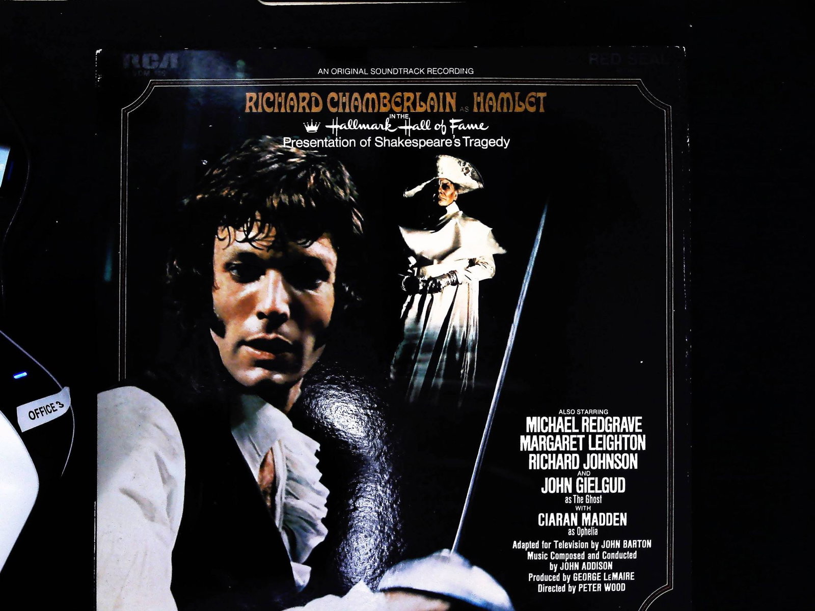 Richard Chamberlain as Hamlet Original Soundtrack Recording RCA Red Seal VDM-119 Mono Vinyl LP 1970: An original soundtrack recording of William Shakespeare's Hamlet, featuring Richard Chamberlain in the title role. This 12-inch mono vinyl LP was released by RCA Red Seal in 1970 under catalog number 