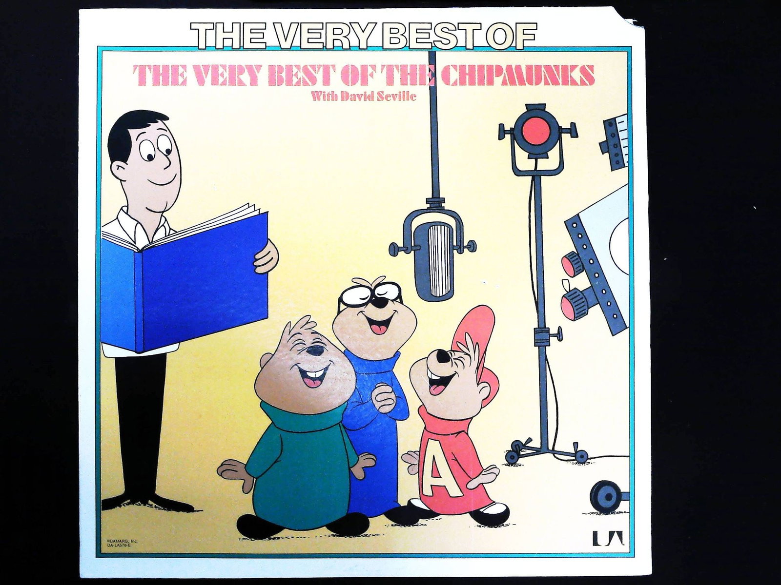 Vintage 12-Inch Vinyl LP The Very Best of The Chipmunks With David Seville United Artists 1976: A vintage 12-inch vinyl LP record, titled The Very Best of The Chipmunks With David Seville. This compilation album was published by United Artists Records, bearing the catalog number UA-LA570-E, and 