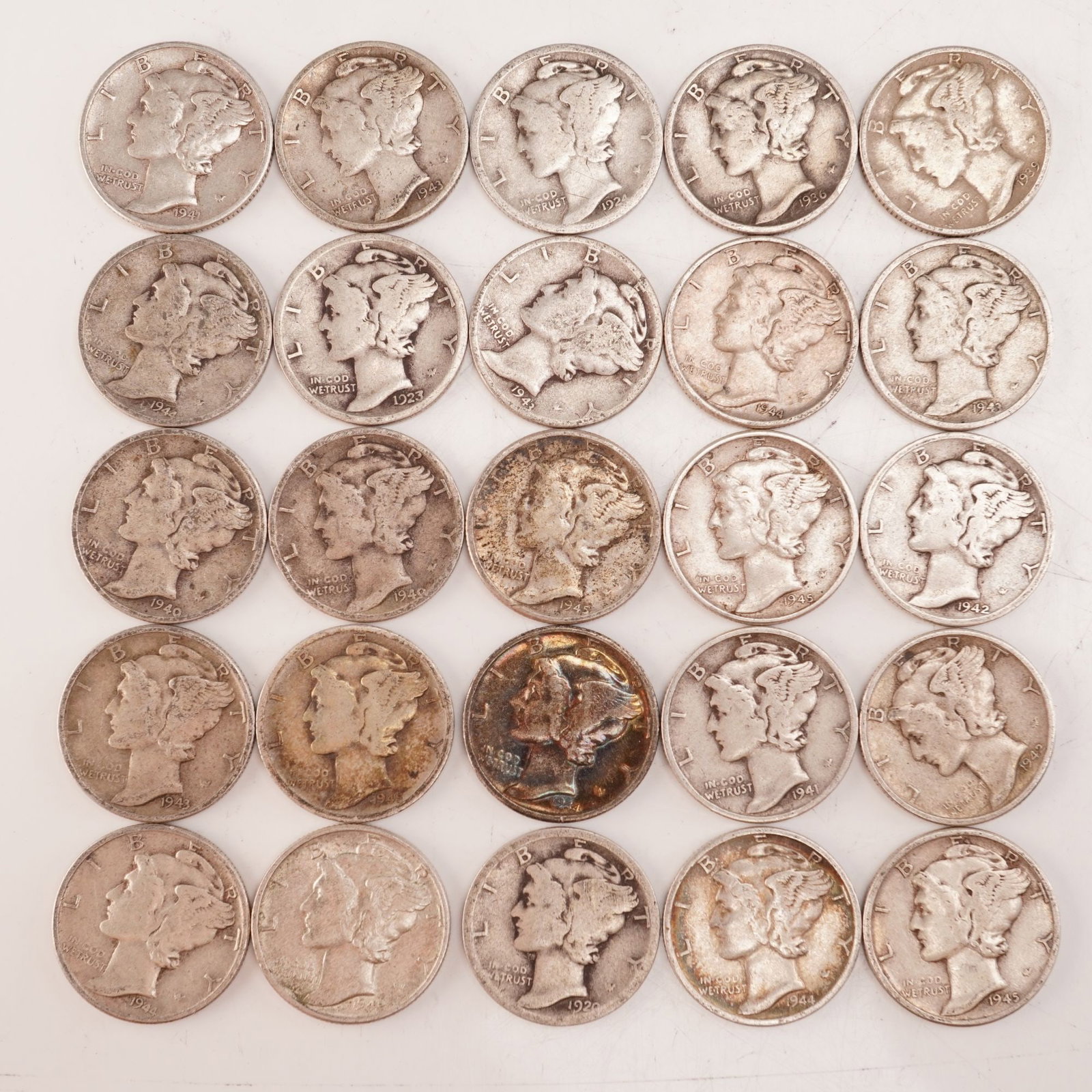 Lot of 25 Loose Mercury 90% Silver Dimes, Circulated (1 of 2)